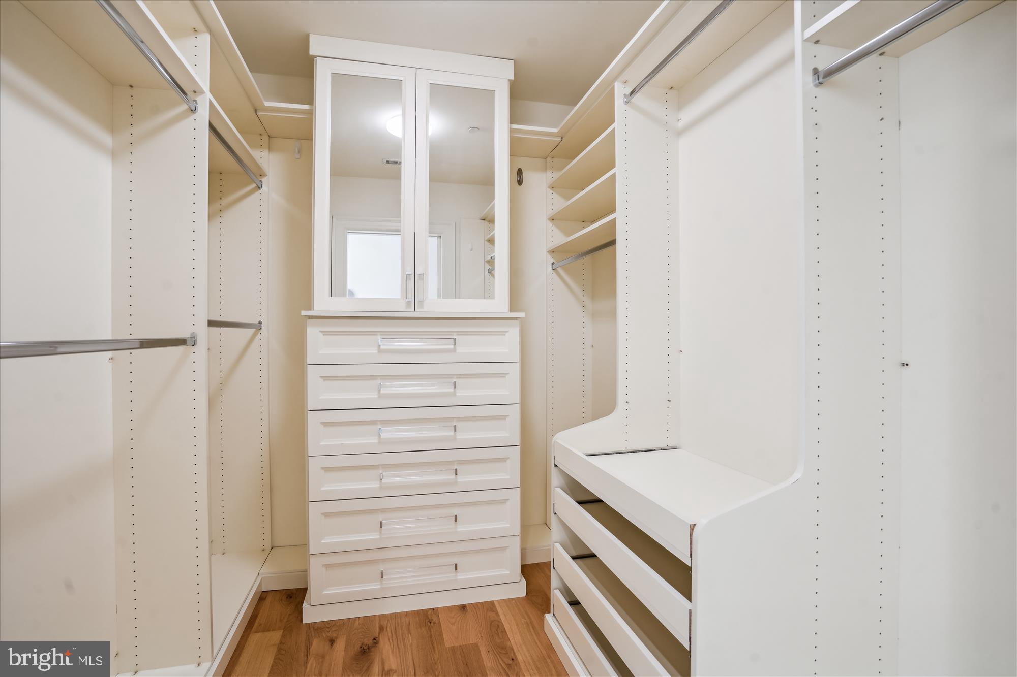 THE SIGNET - Residential