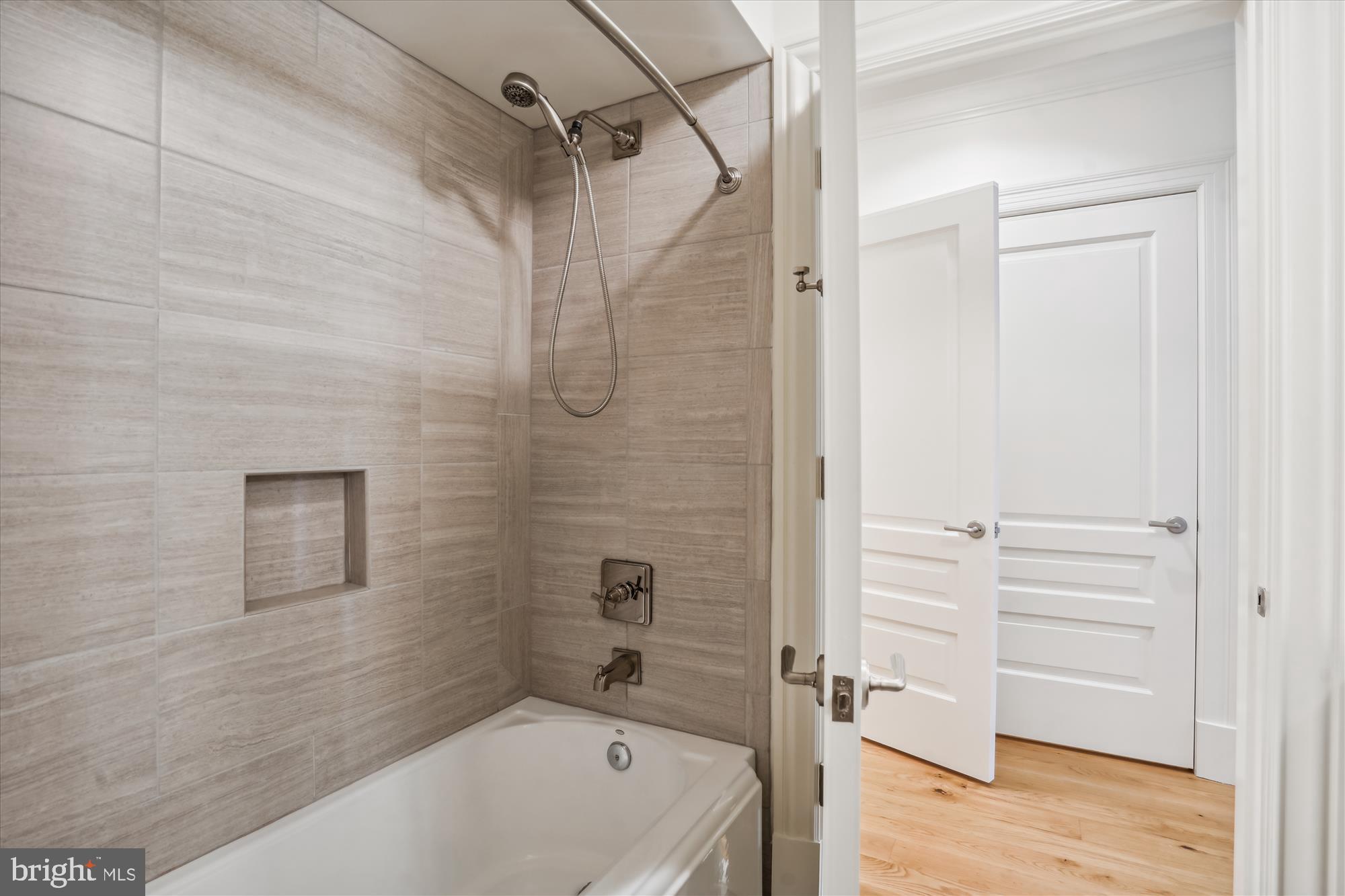 THE SIGNET - Residential