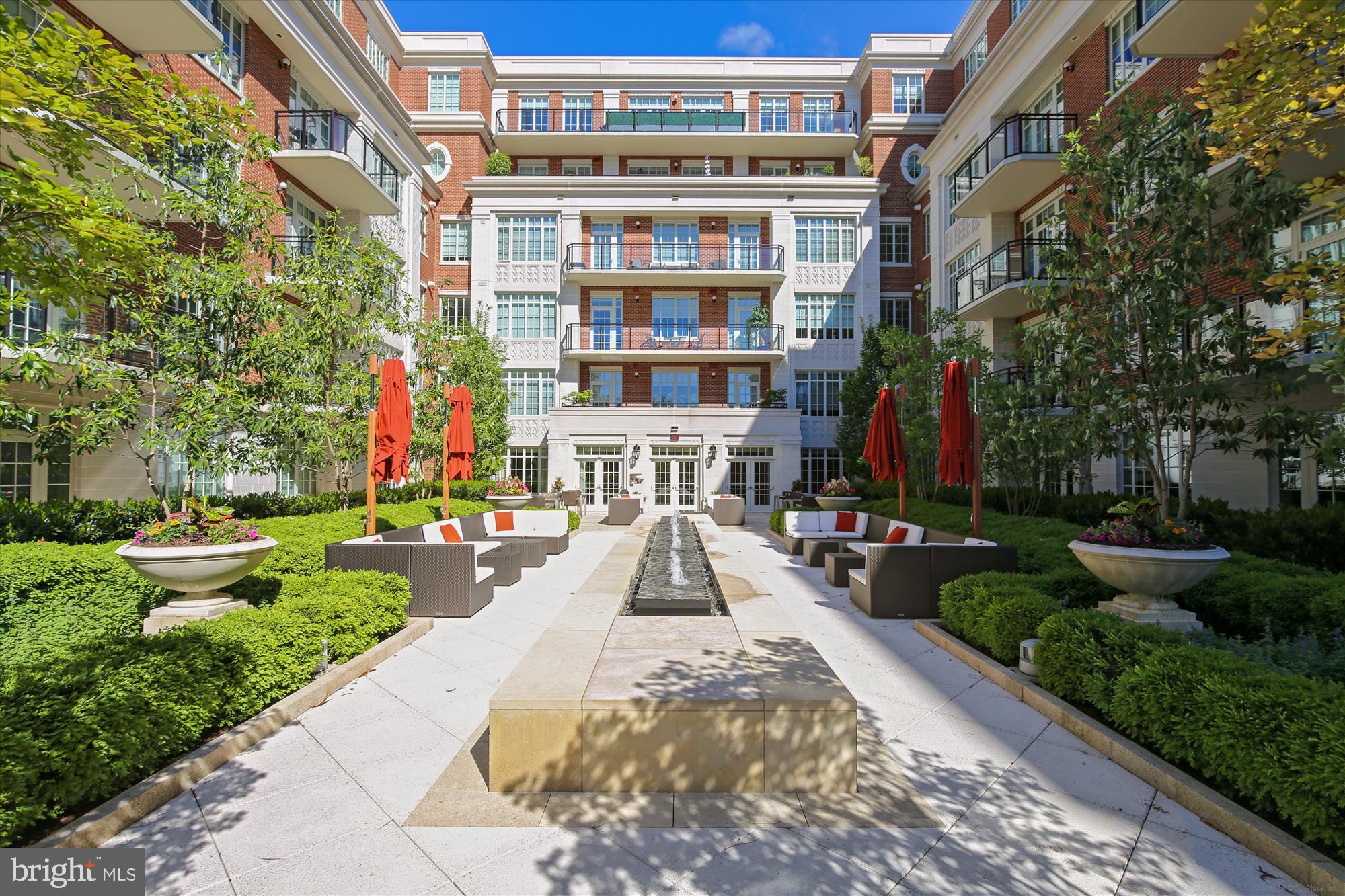 THE SIGNET - Residential