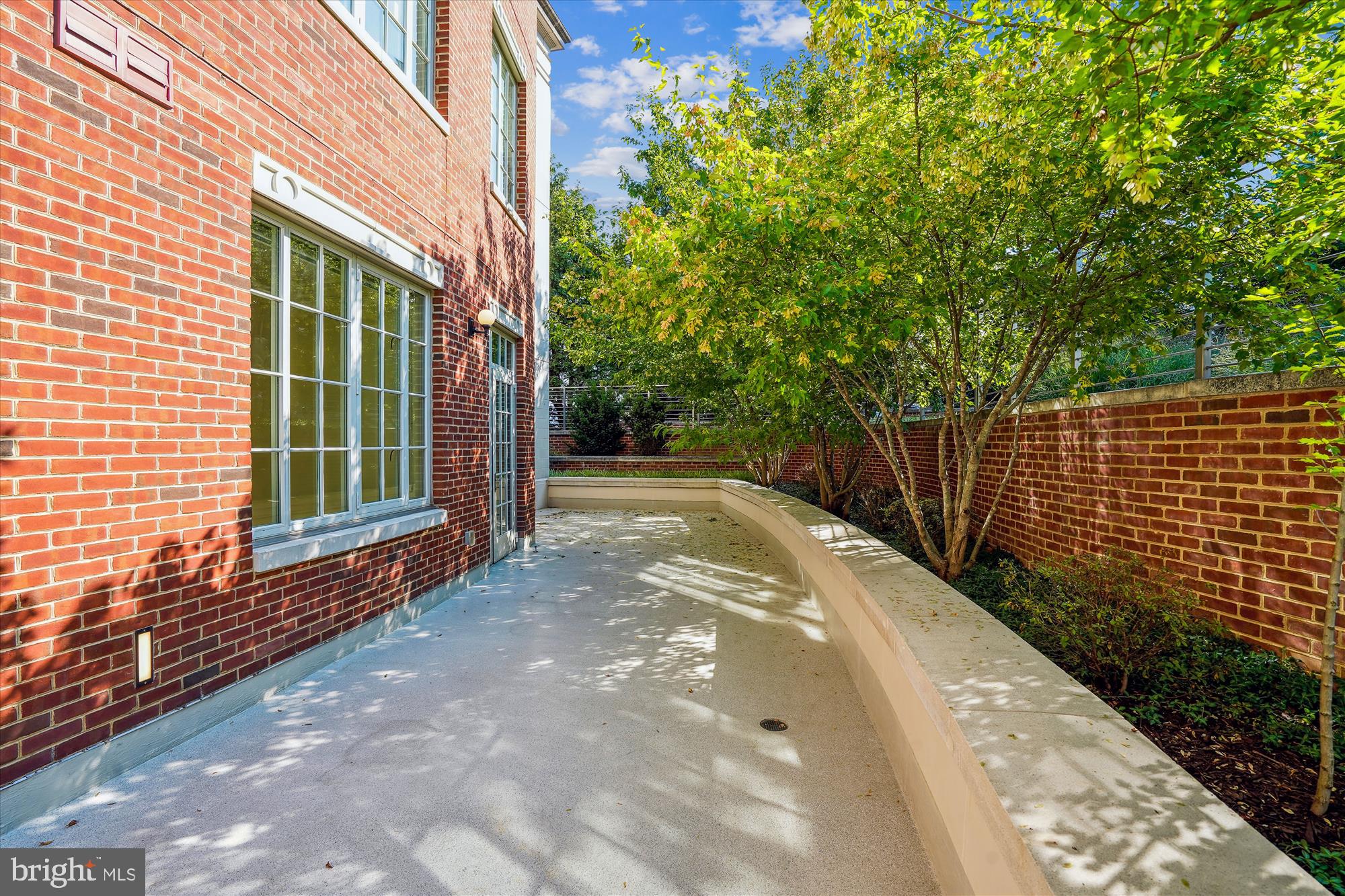 THE SIGNET - Residential