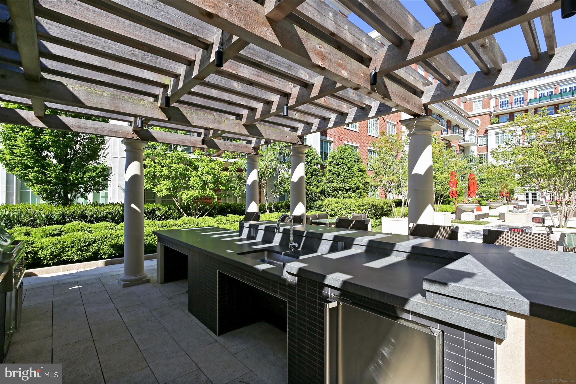 THE SIGNET - Residential