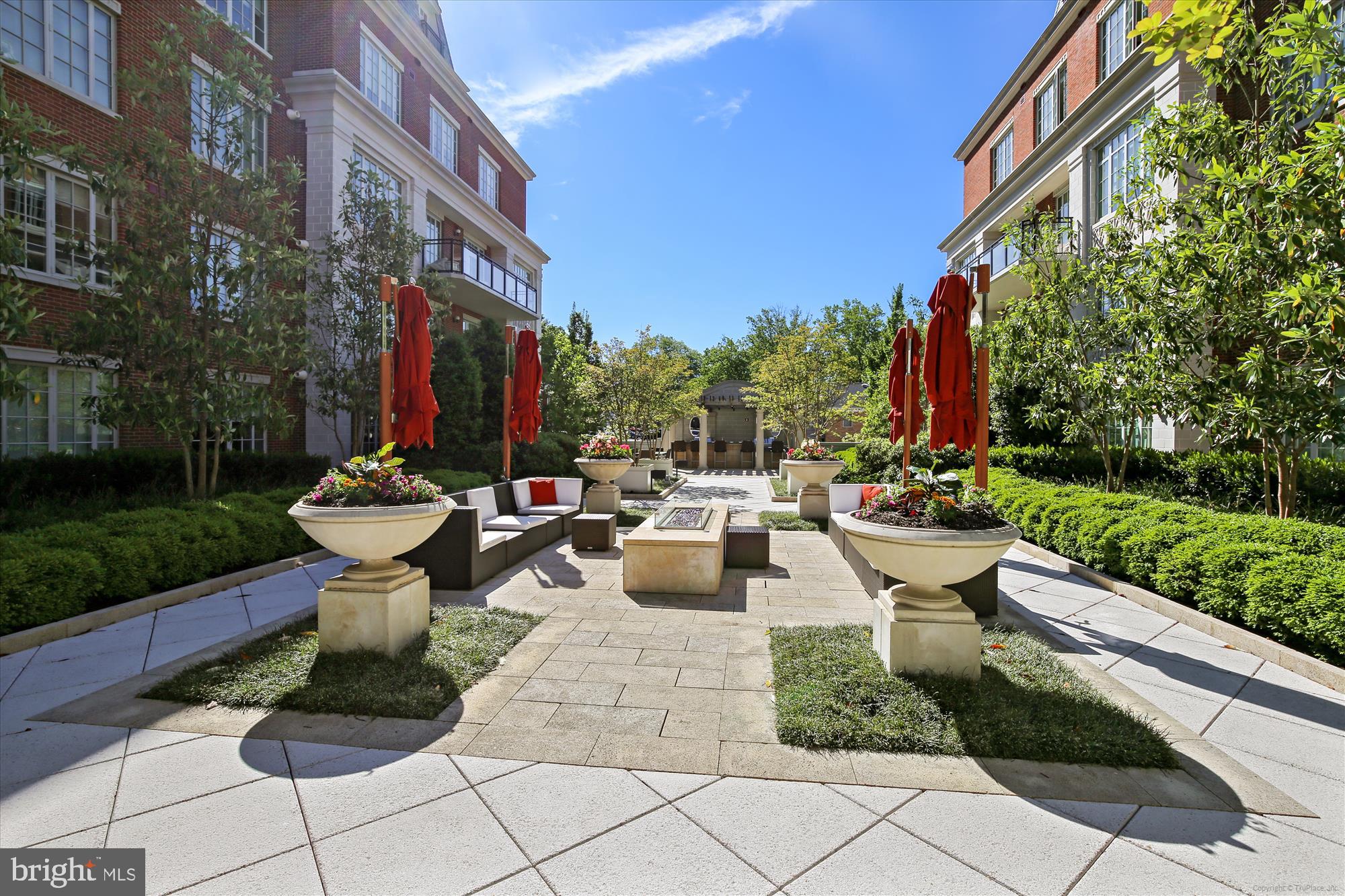 THE SIGNET - Residential