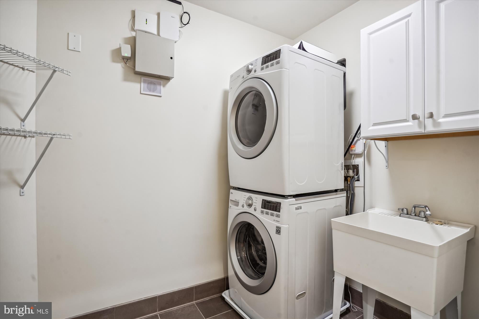 THE SIGNET - Residential