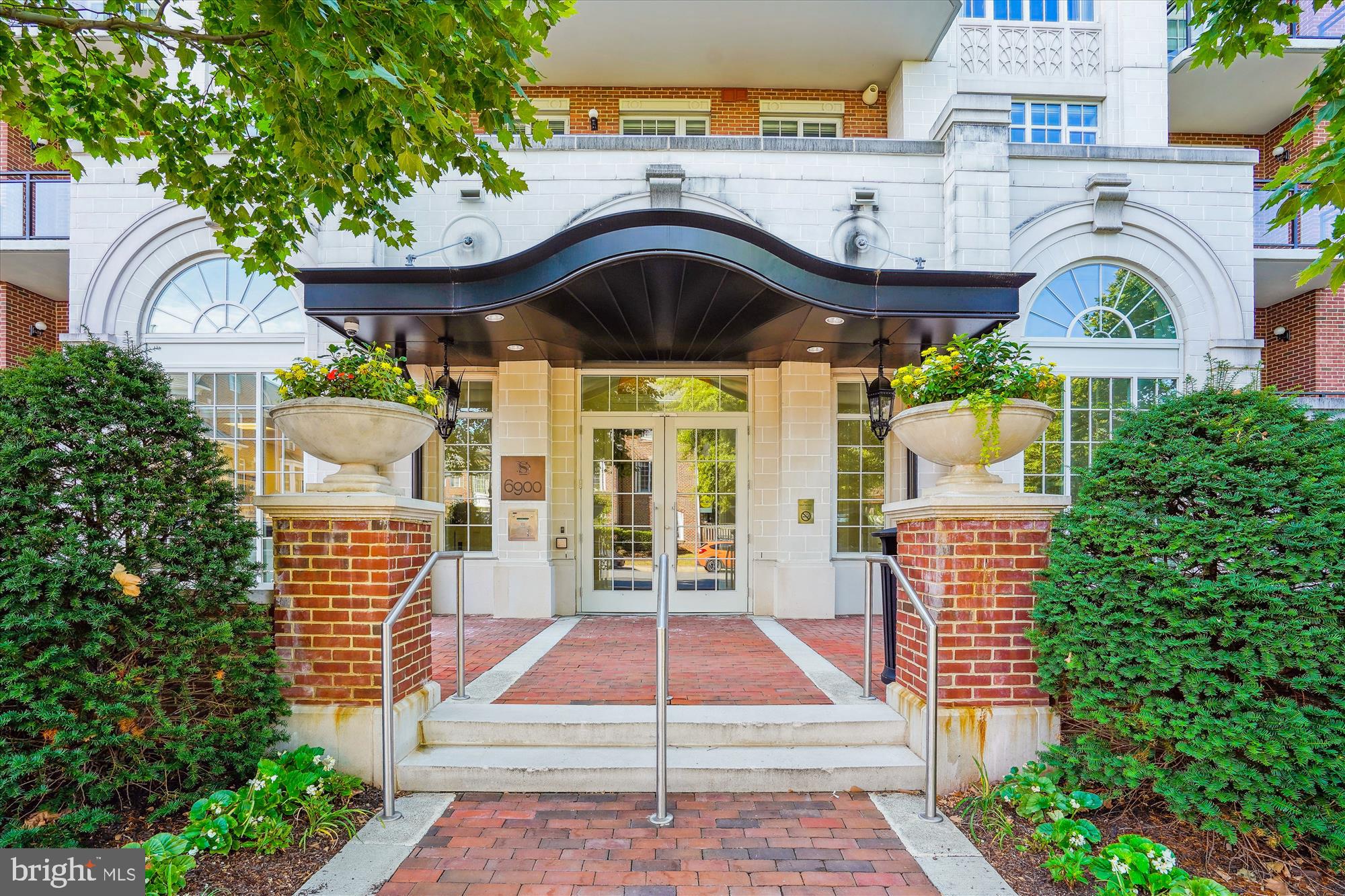 THE SIGNET - Residential