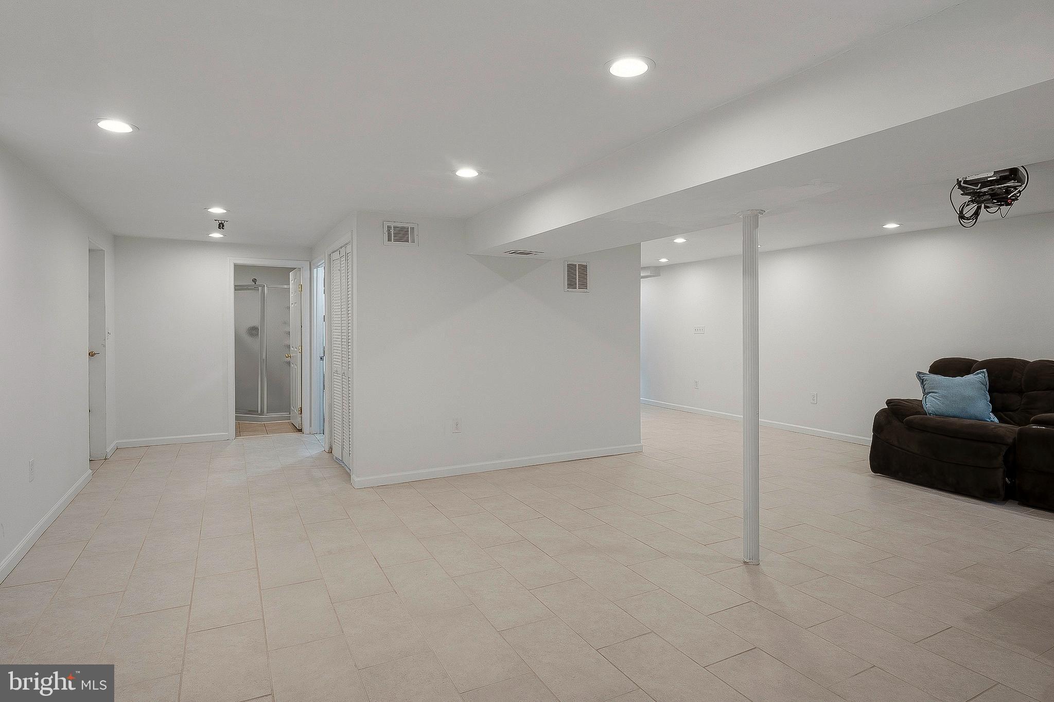 VILLAGE OF OWEN BROWN - Residential