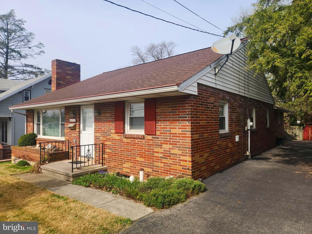 Photo of 925 S Spruce Street, ELIZABETHTOWN, PA 17022 (MLS # PALA2068510)