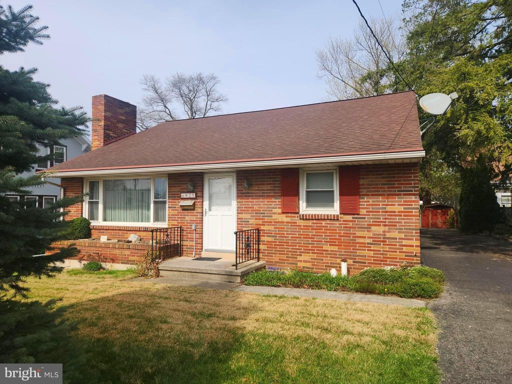 Photo of 925 S Spruce Street, ELIZABETHTOWN, PA 17022 (MLS # PALA2068510)