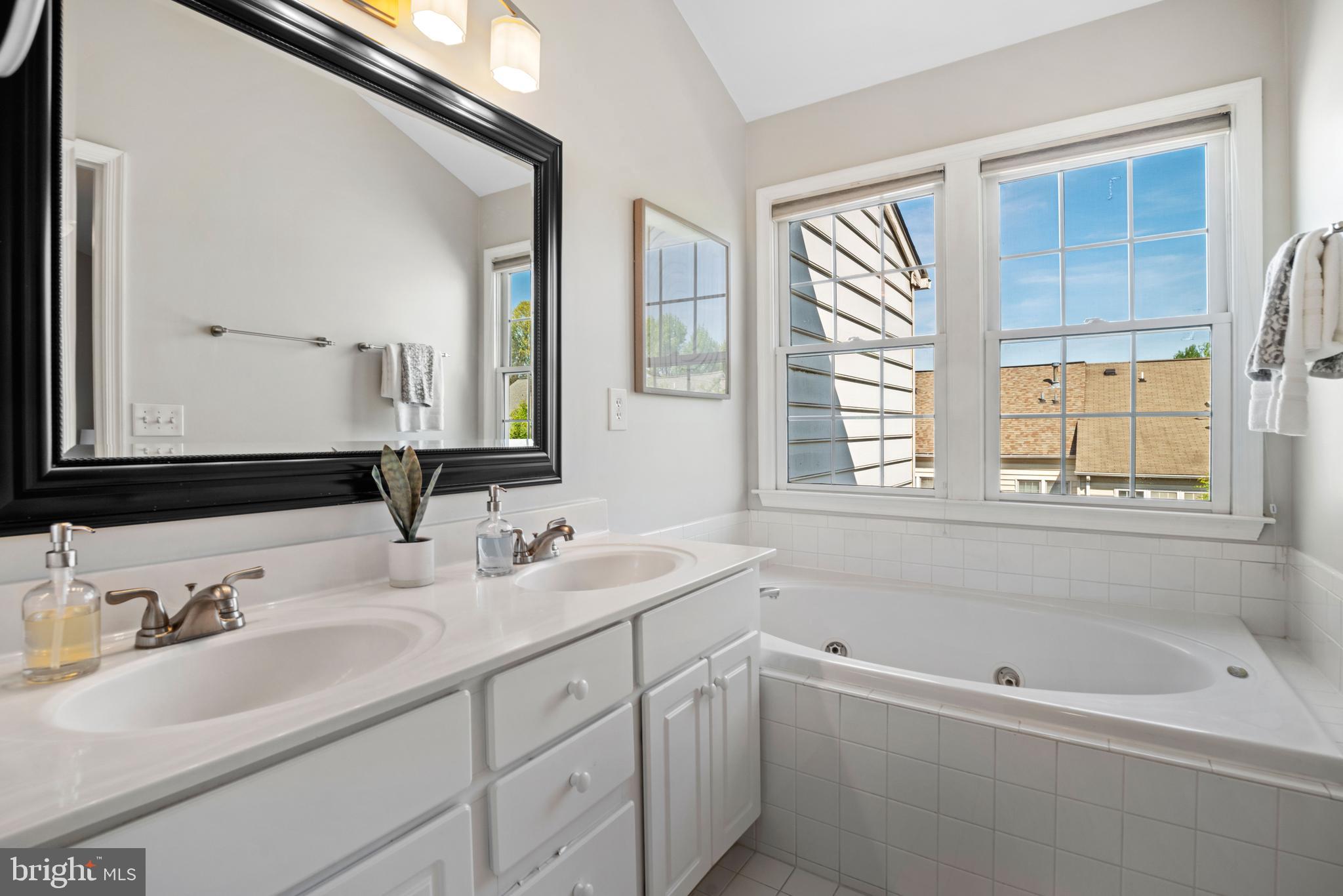 ROSE HILL FALLS - Residential