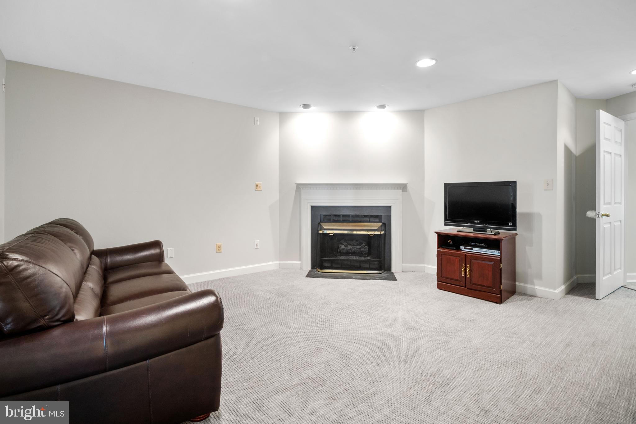 ROSE HILL FALLS - Residential