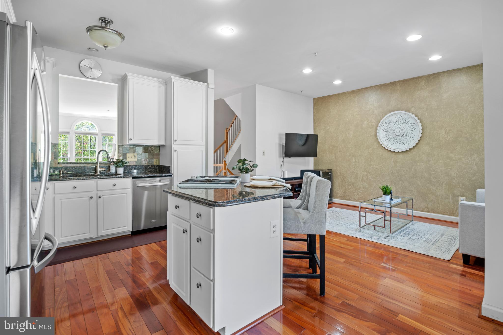 ROSE HILL FALLS - Residential