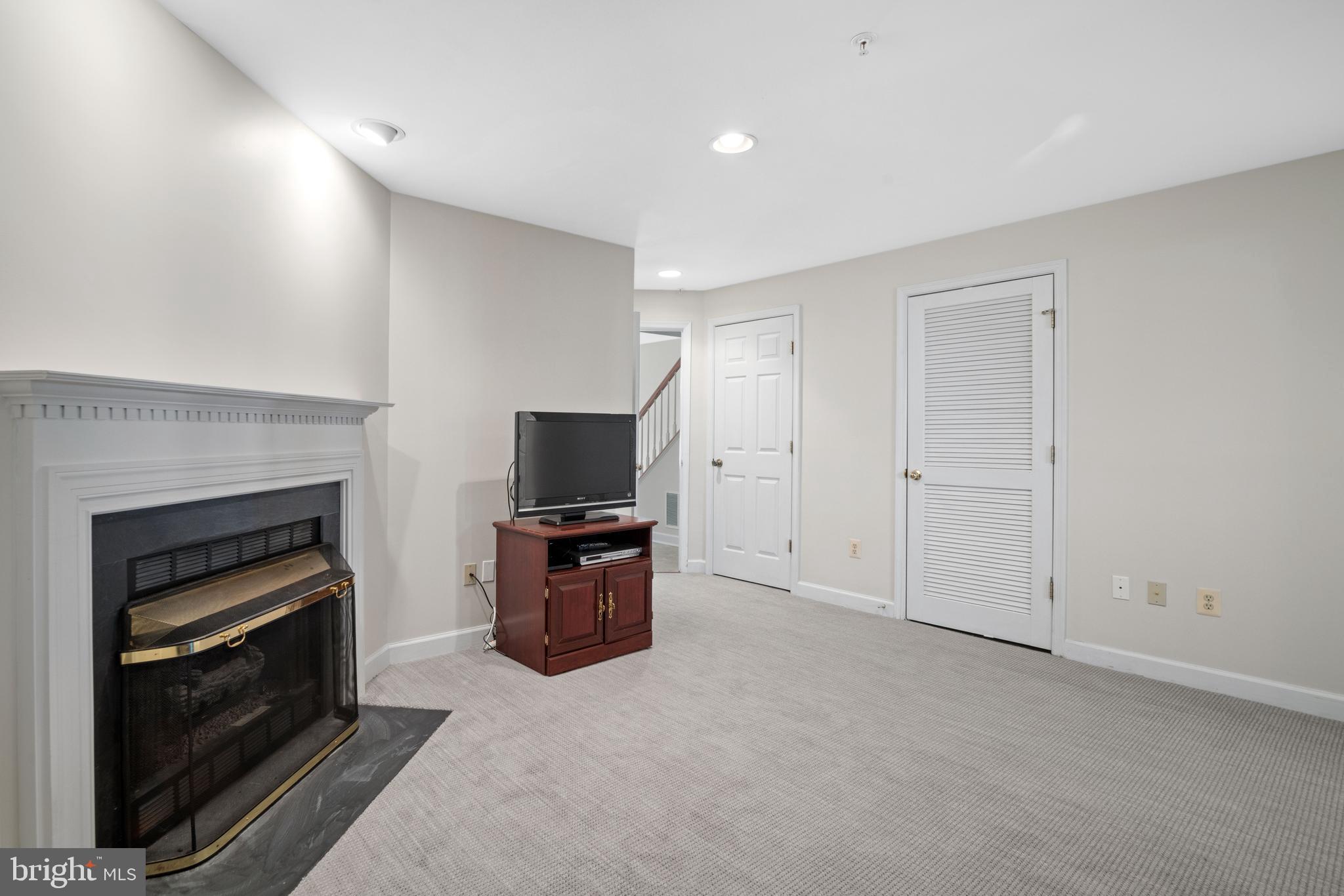 ROSE HILL FALLS - Residential