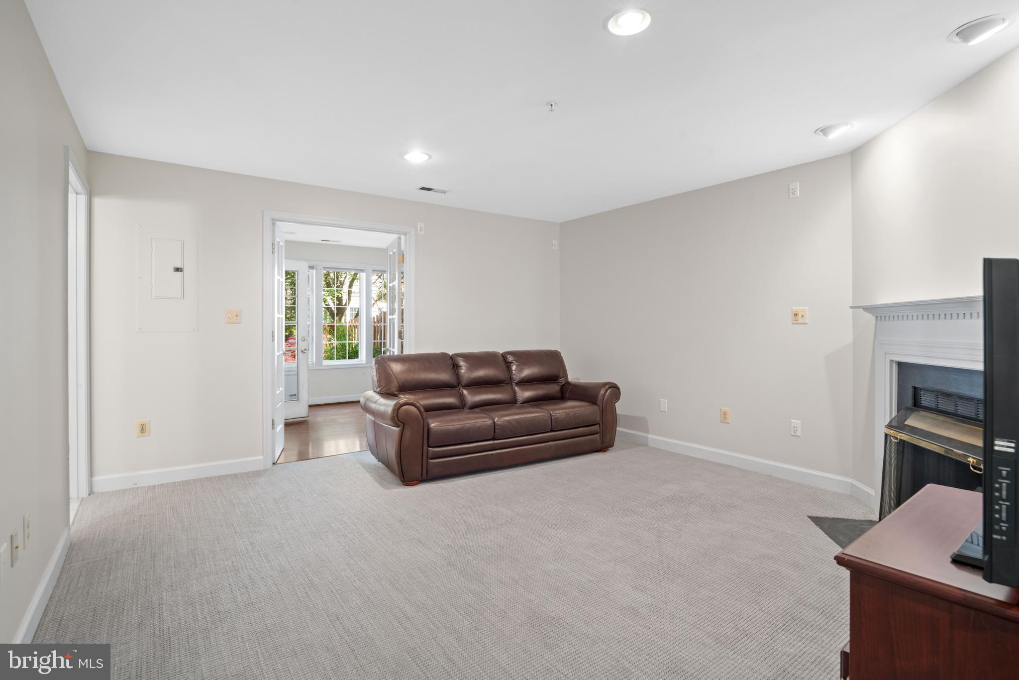 ROSE HILL FALLS - Residential