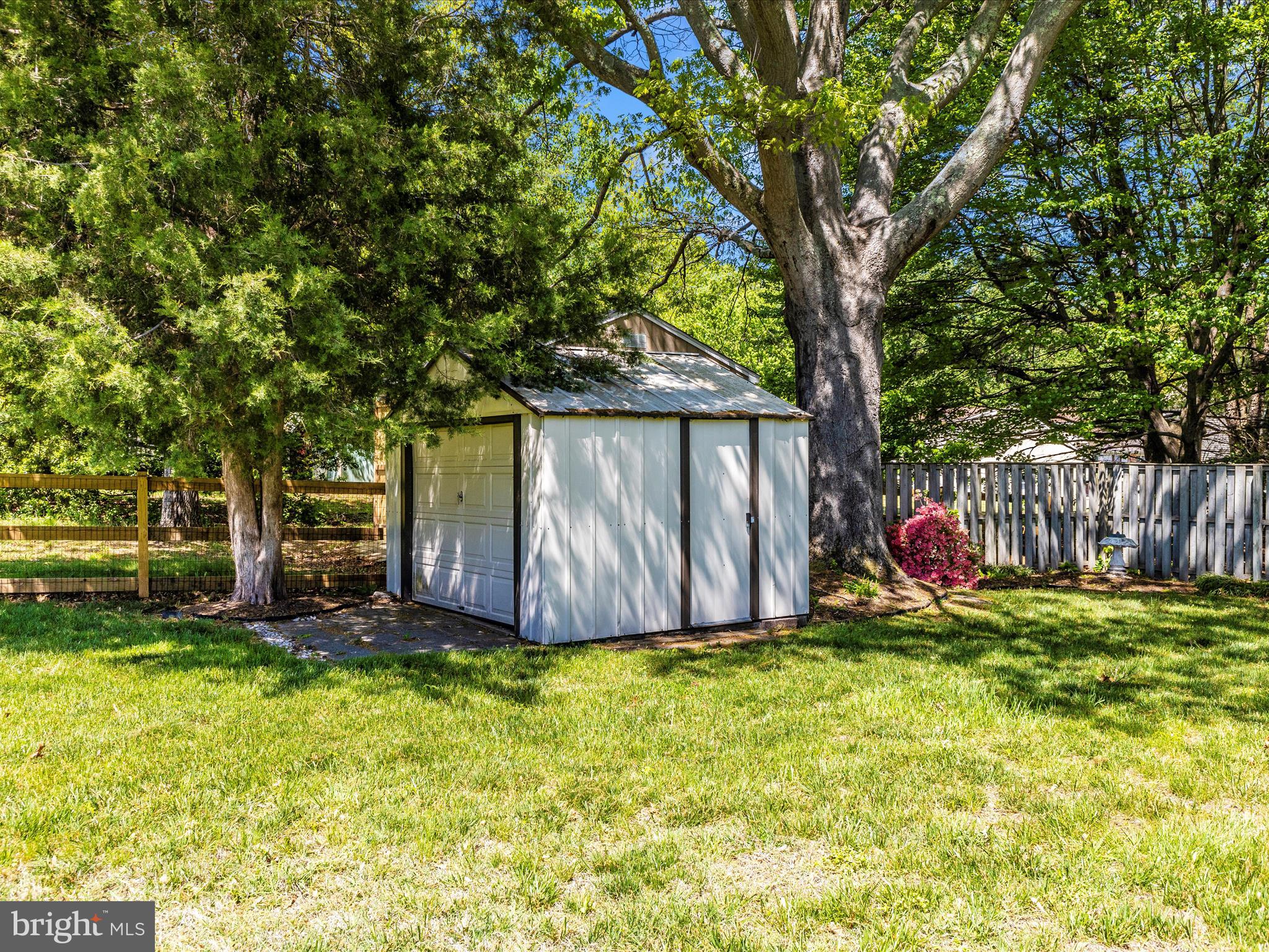 LAKE SHORE - Residential