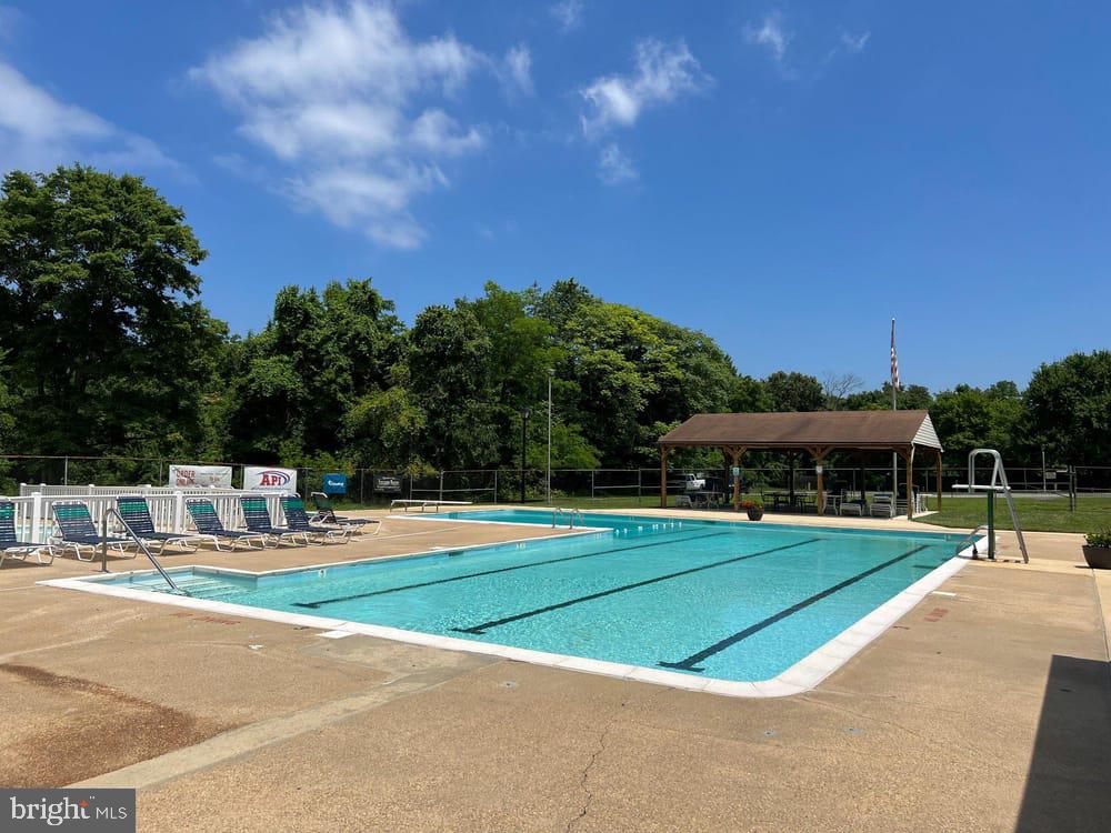 LAKE SHORE - Residential