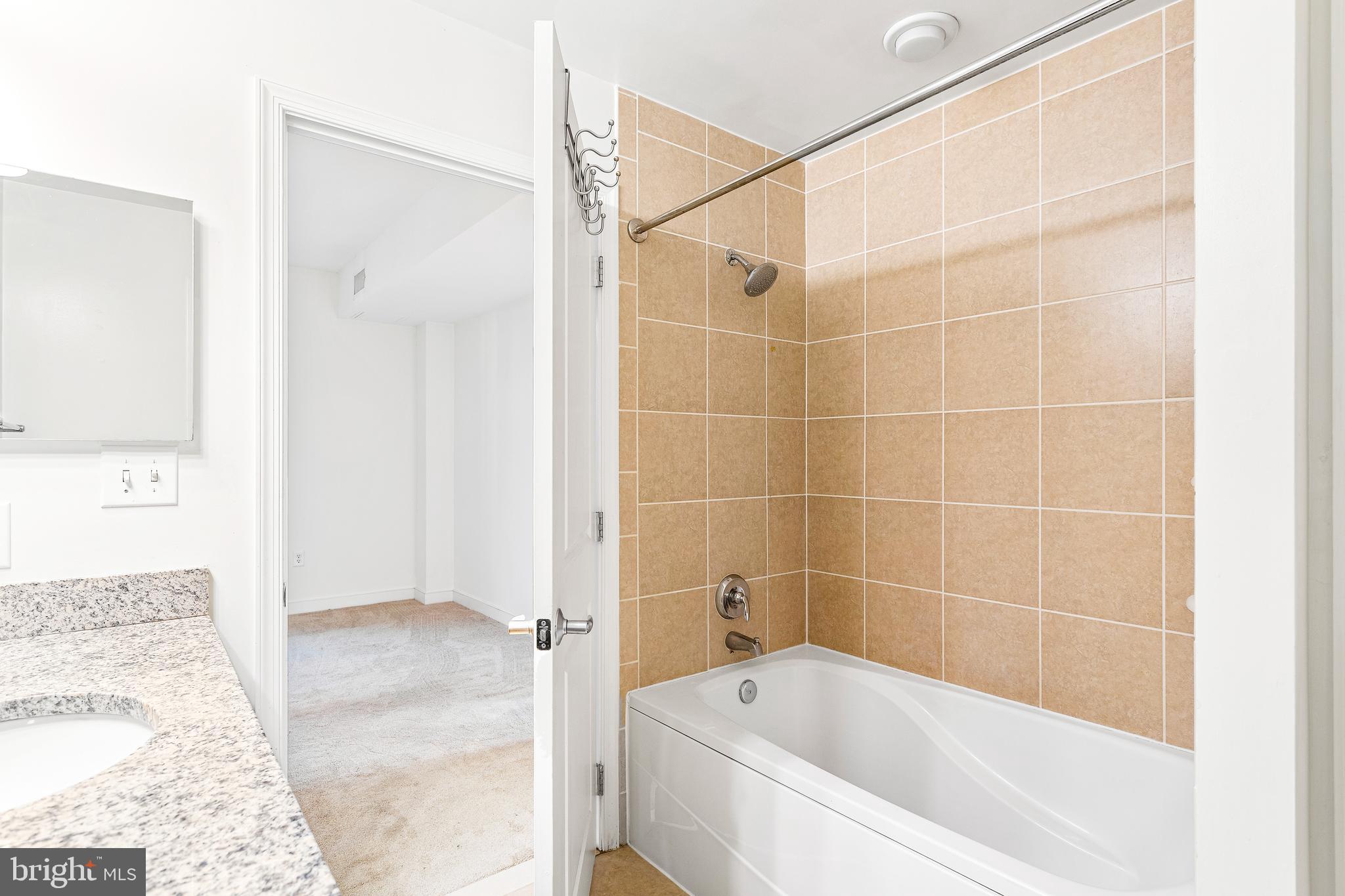 NATIONAL HARBOR - Residential Lease