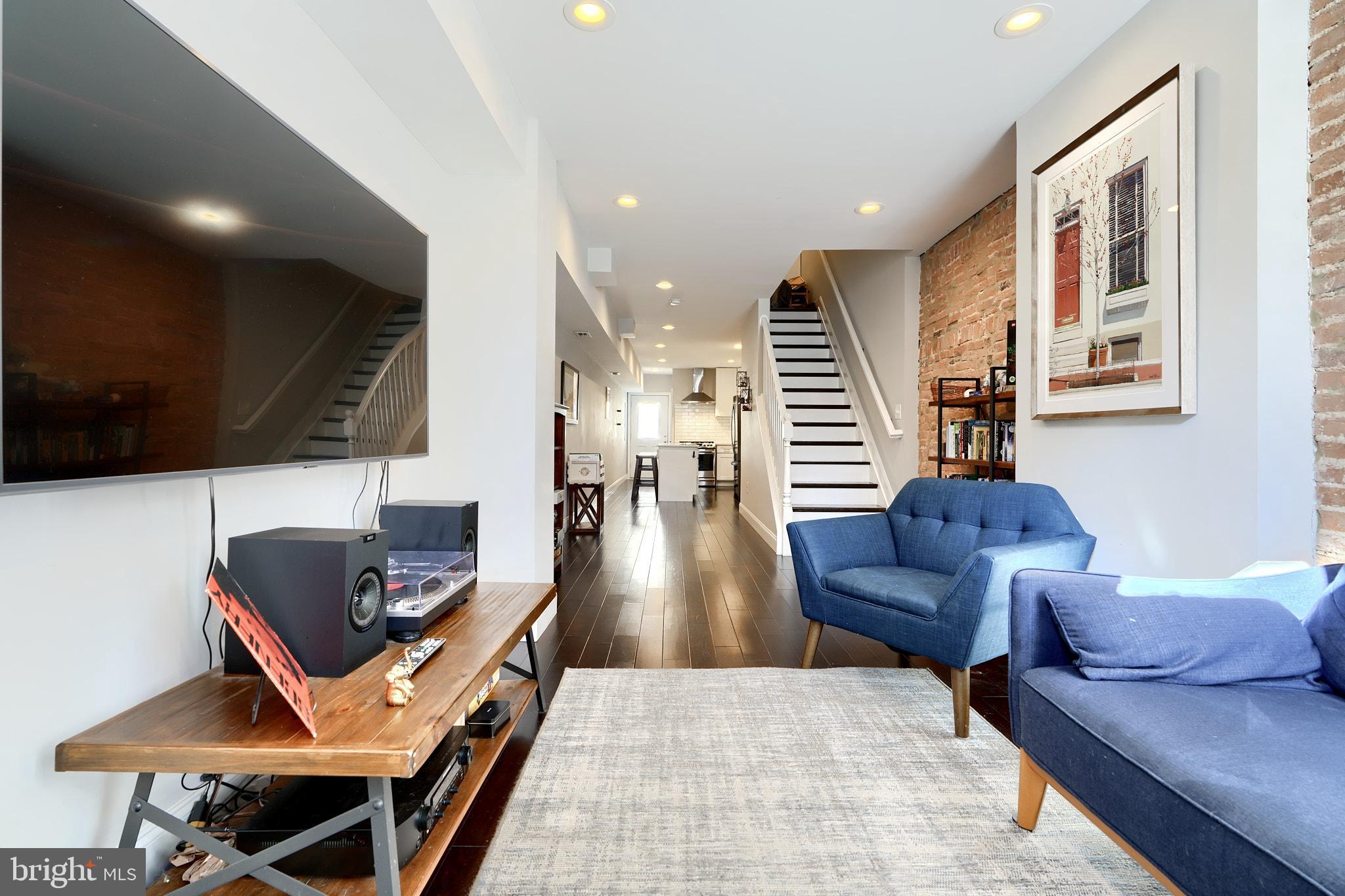 LOCUST POINT - Residential