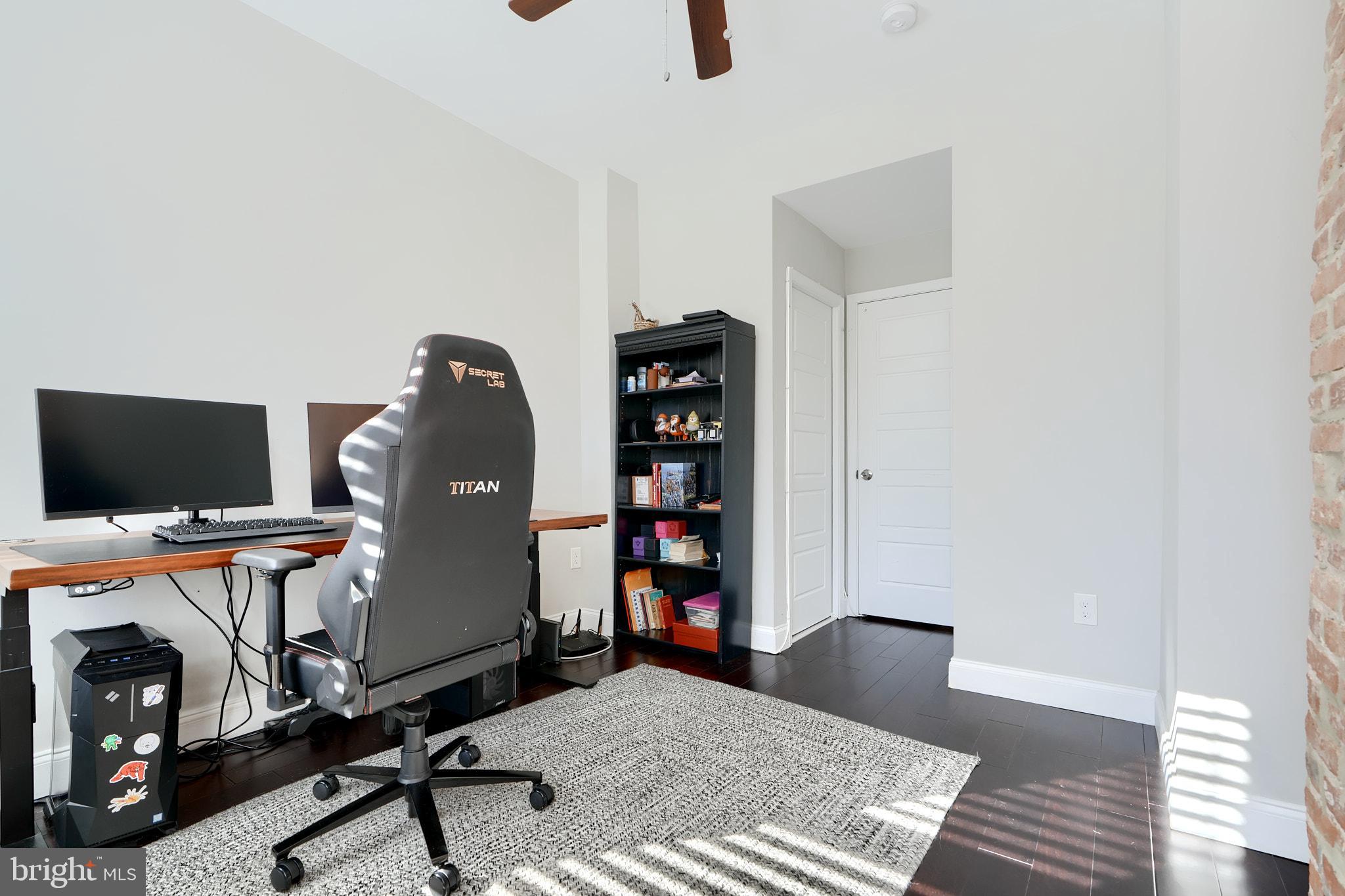 LOCUST POINT - Residential