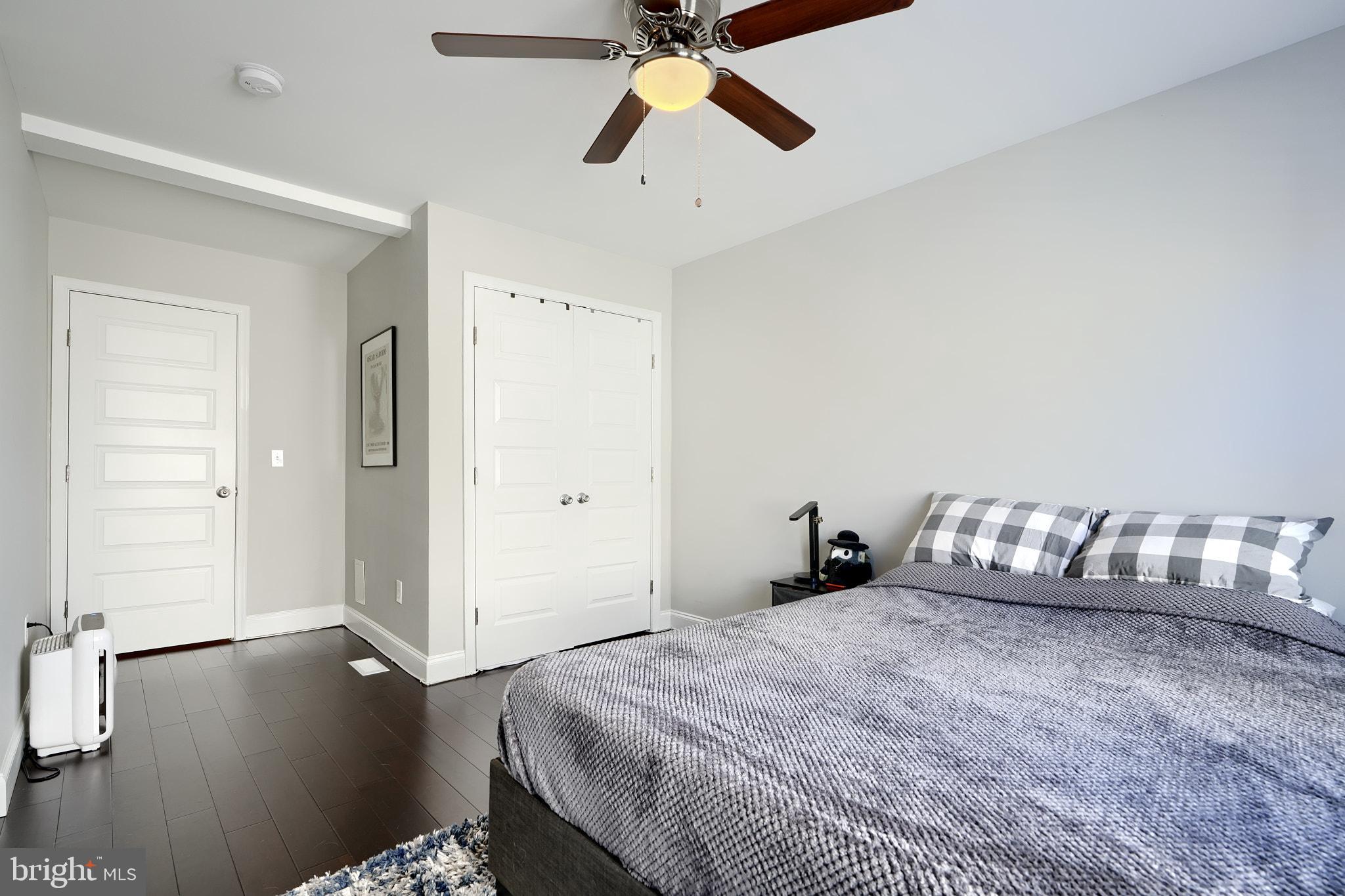 LOCUST POINT - Residential