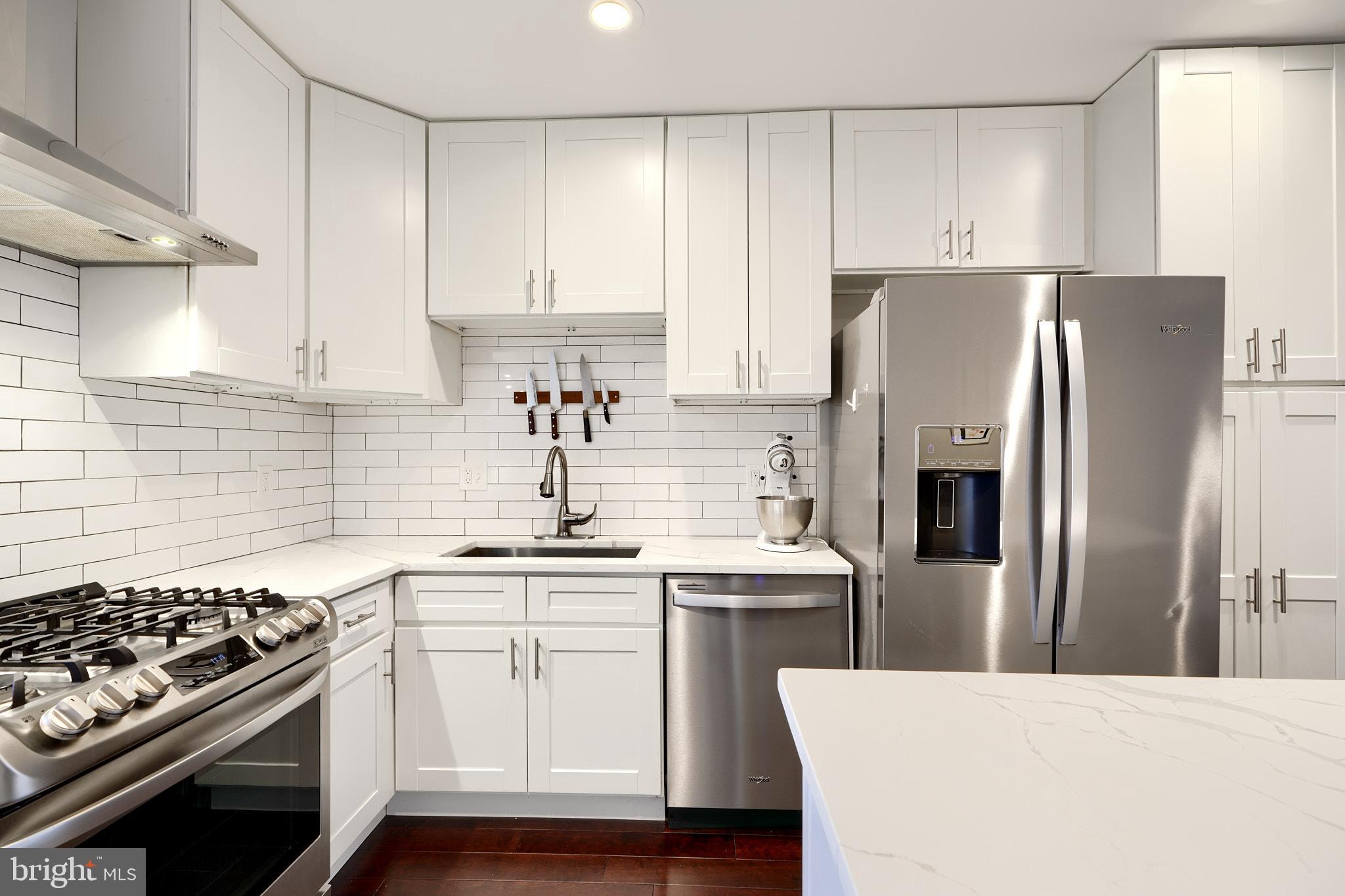 LOCUST POINT - Residential