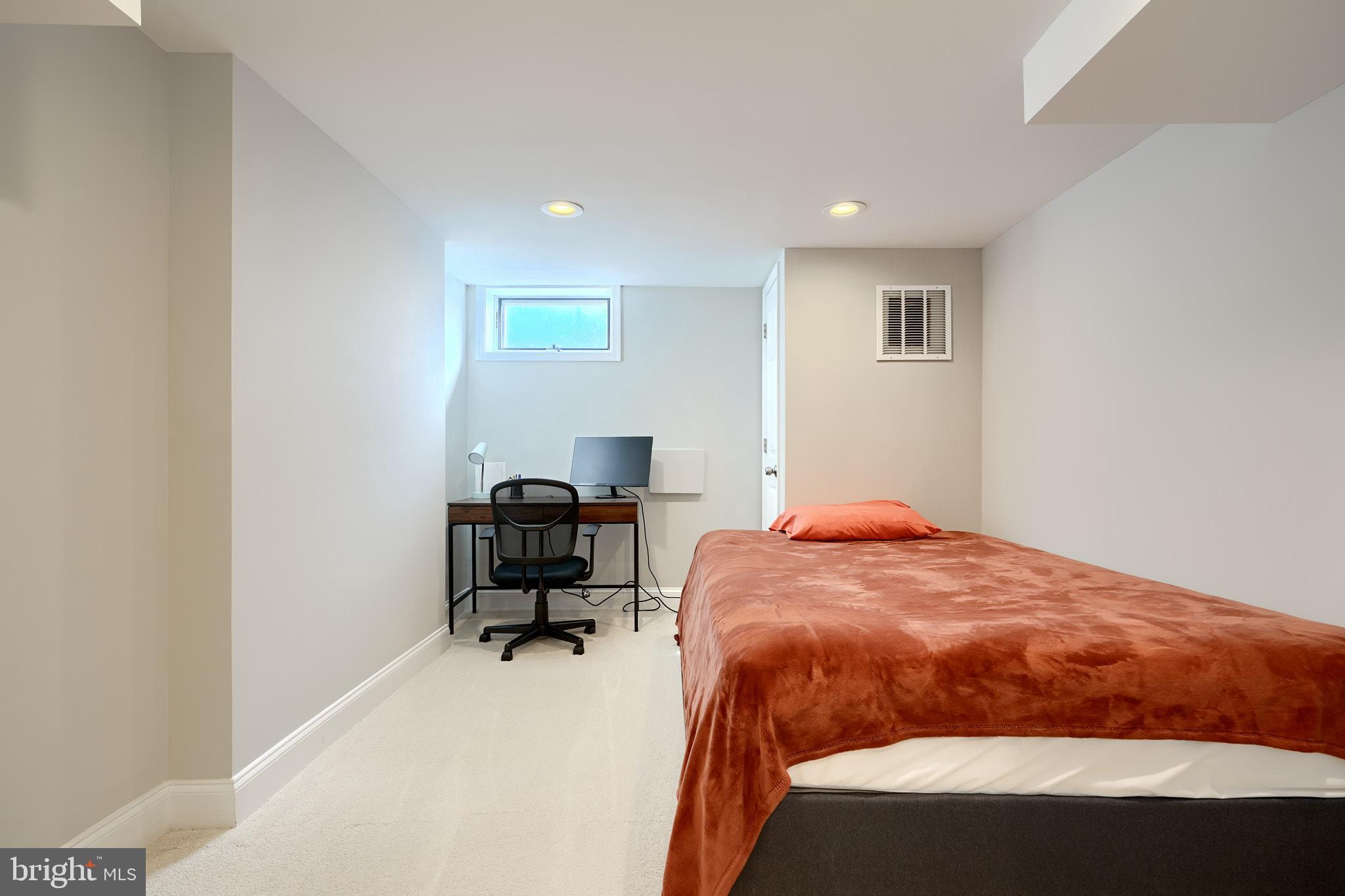 LOCUST POINT - Residential