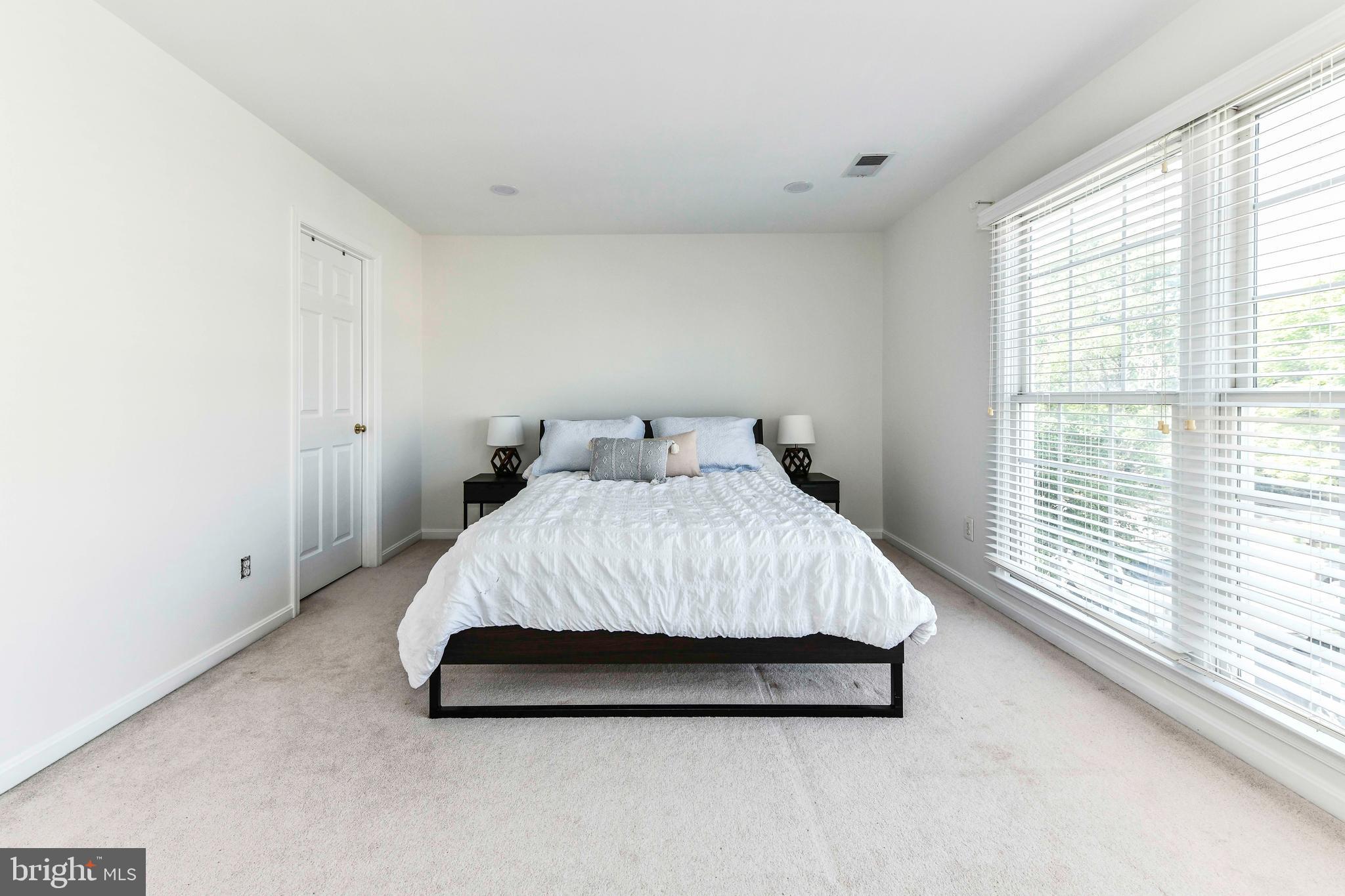 POTOMAC LAKES - Residential Lease