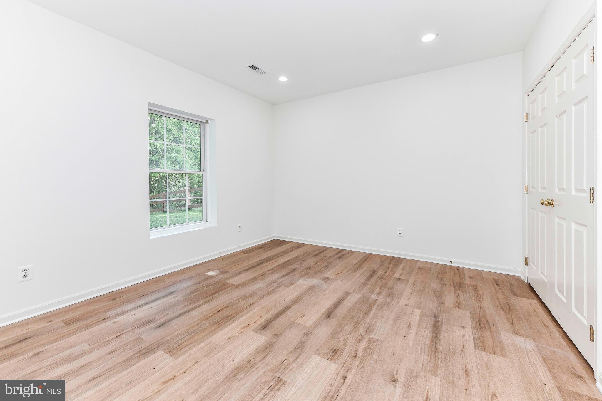 POTOMAC LAKES - Residential Lease