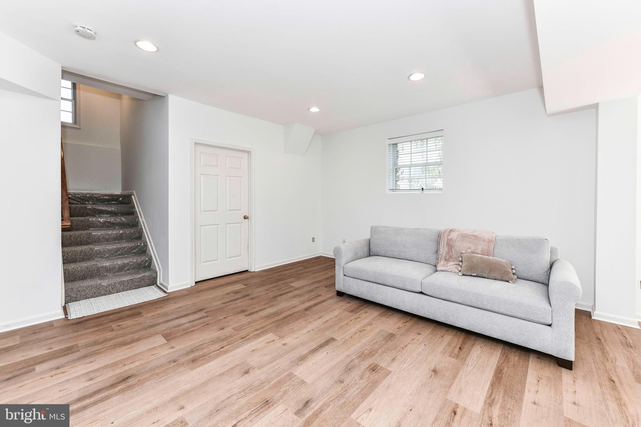 POTOMAC LAKES - Residential Lease