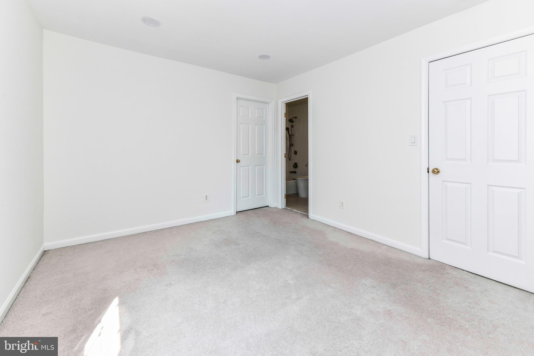 POTOMAC LAKES - Residential Lease