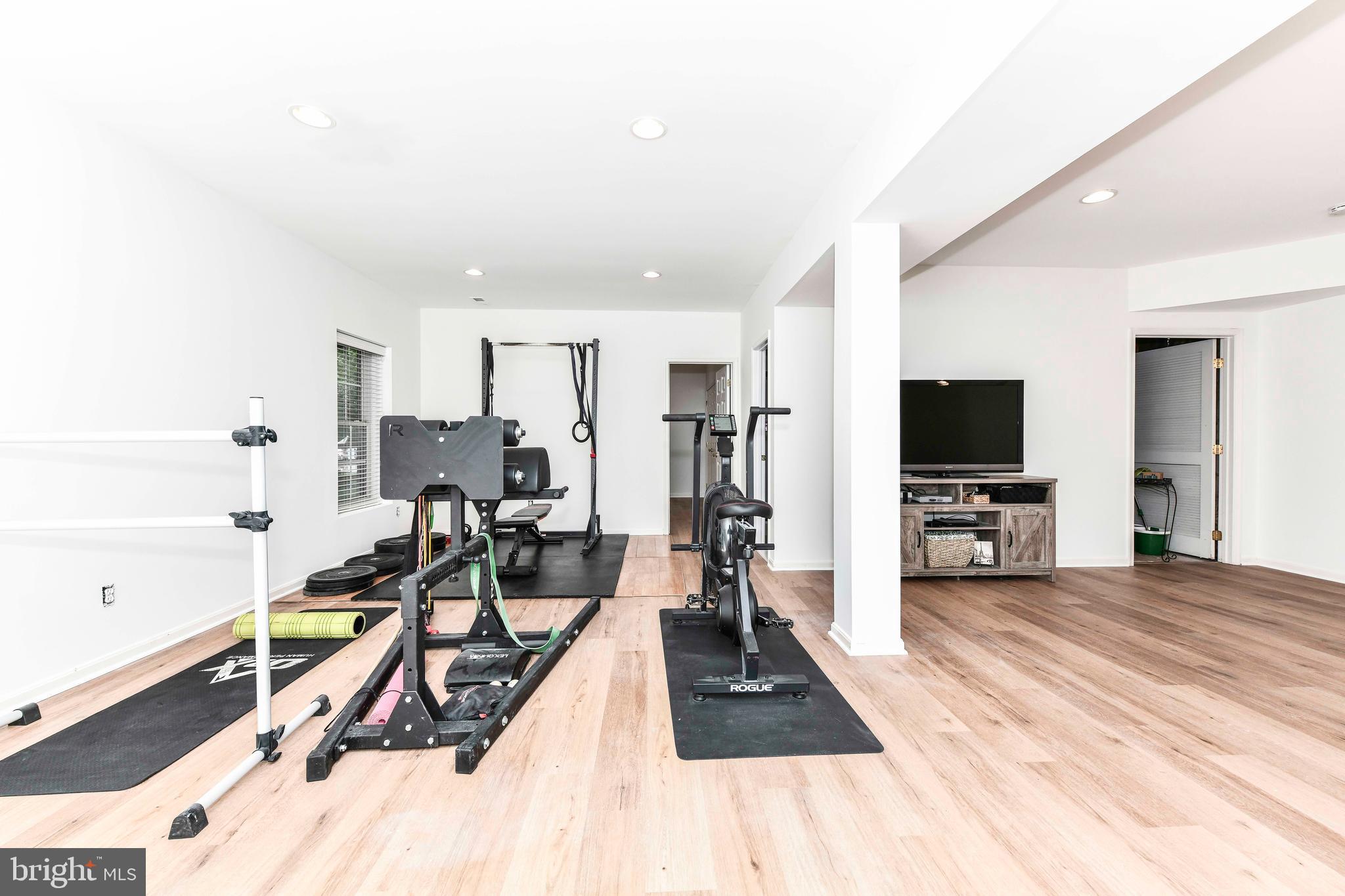 POTOMAC LAKES - Residential Lease