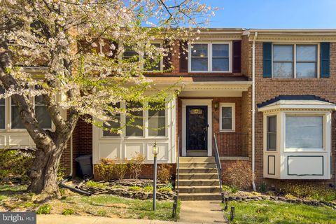 Townhouse For Sale - 7923 Valleyfield Drive<br/> Fairfax County, SPRINGFIELD, VA 22153