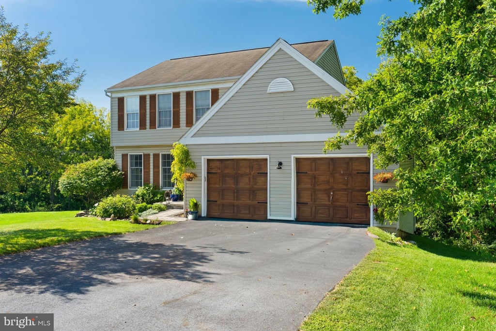 Photo of 804 Maidstone Road, HARRISBURG, PA 17111 (MLS # PADA2064366)