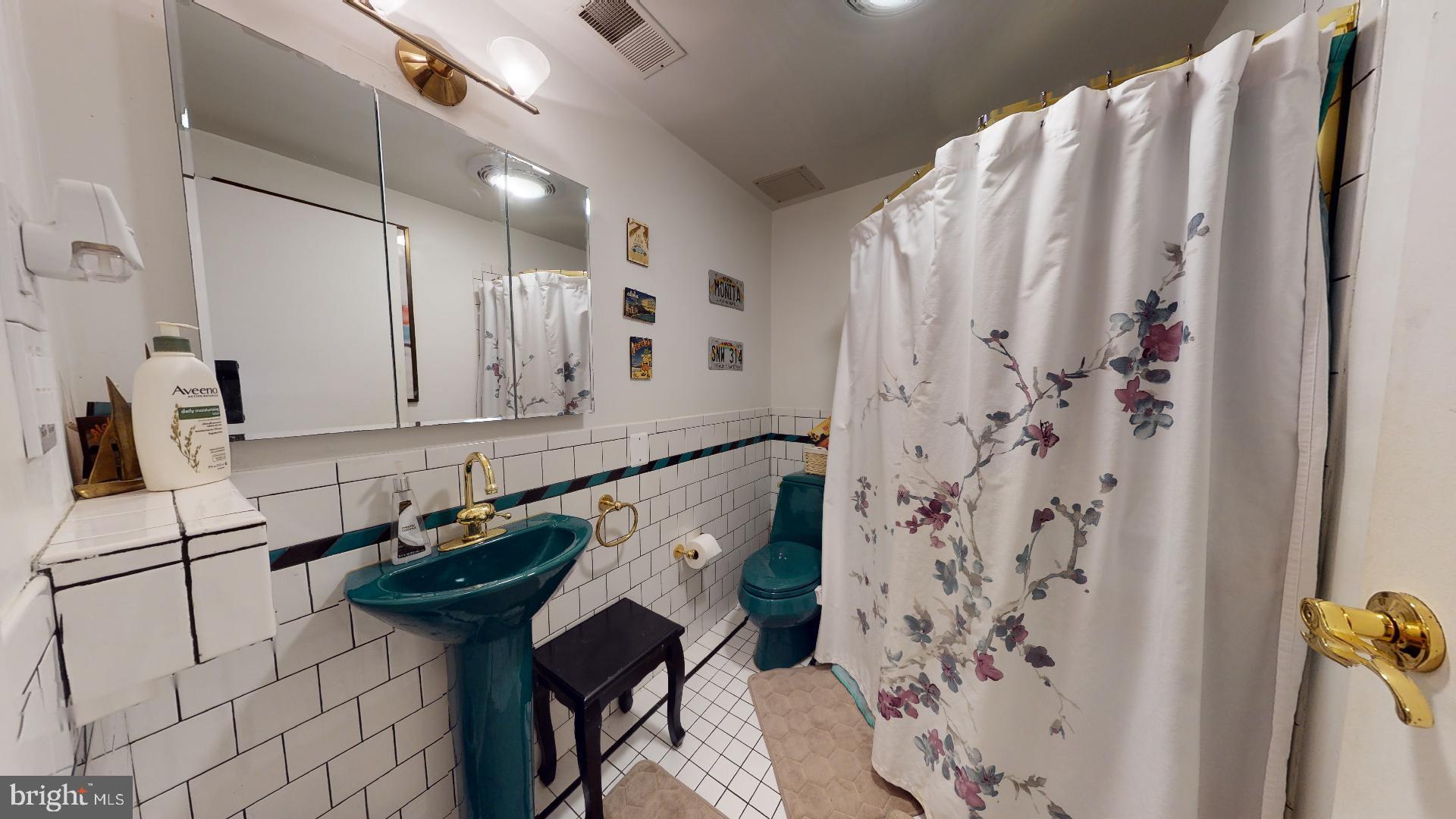 PINECREST - Residential Lease