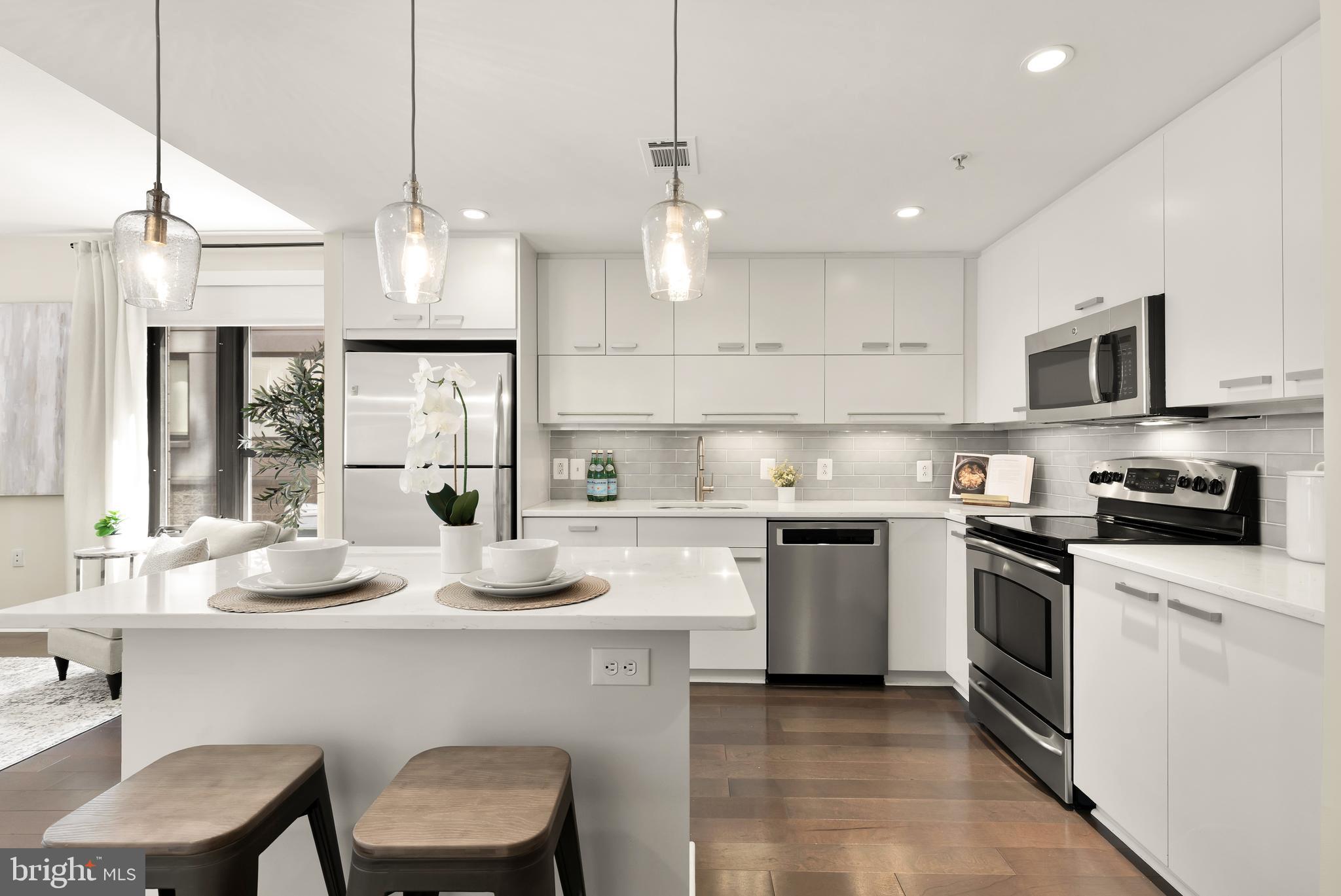 1010 MASSACHUSETTS AVENUE NW 211