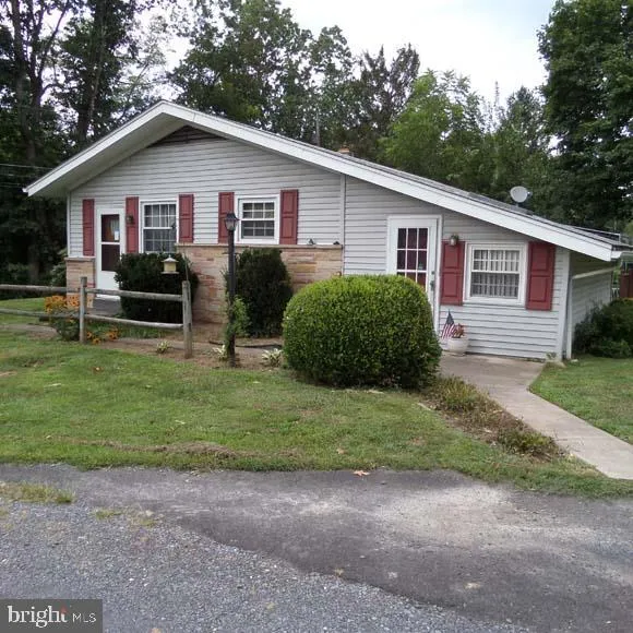 98 Sand Bar Road, Port Royal, PA 17082