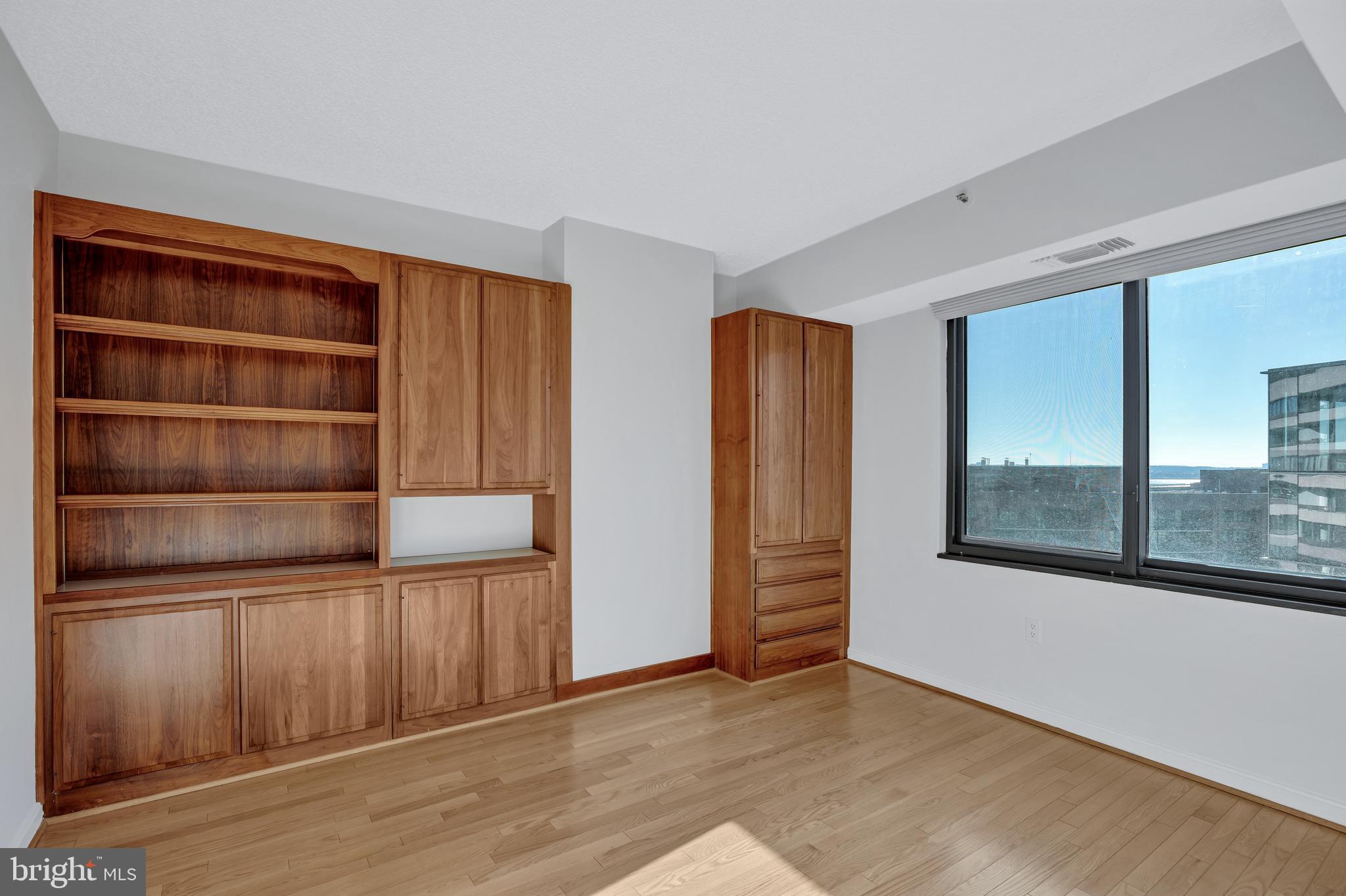 CRYSTAL GATEWAY - Residential