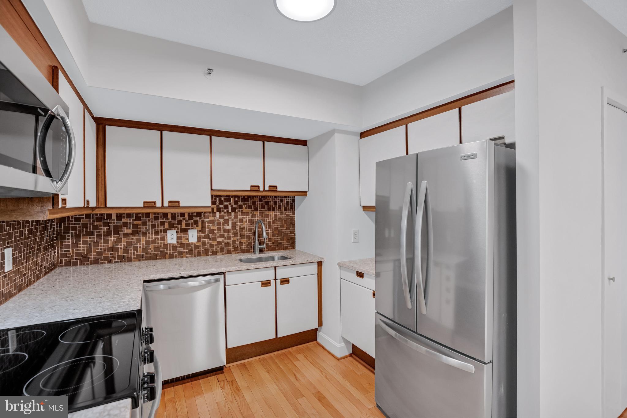 CRYSTAL GATEWAY - Residential