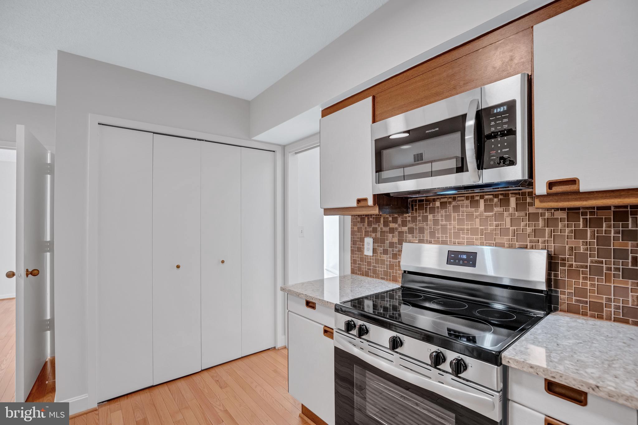 CRYSTAL GATEWAY - Residential