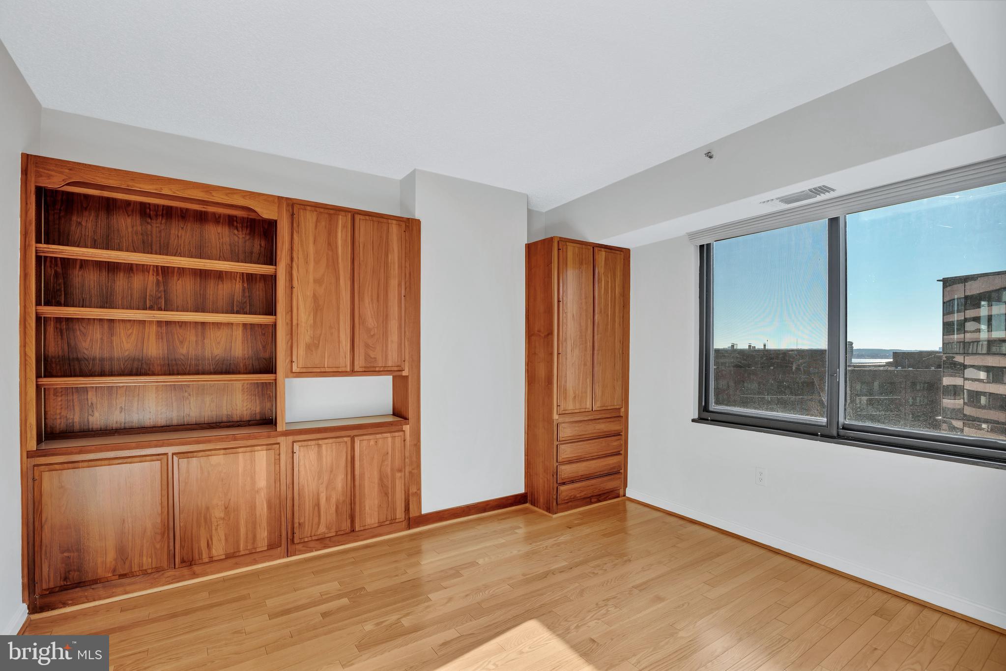 CRYSTAL GATEWAY - Residential