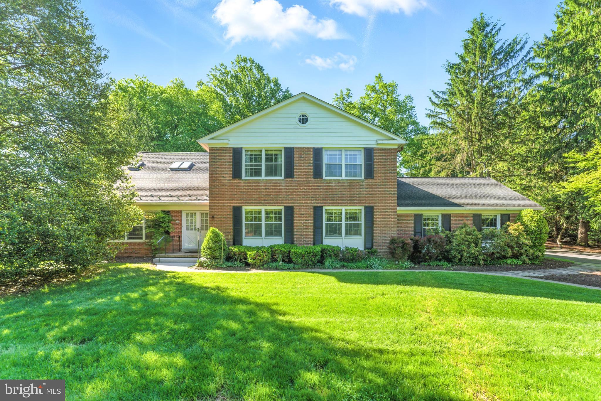 Exceptional home on fabulous 1+ acre lot in beautiful Drumeldra Hills with space galore spread over three levels with too many features and updates to list. This is a once-in-a-lifetime home full of character and charm and represents an amazing opportunity for some lucky homebuyer!