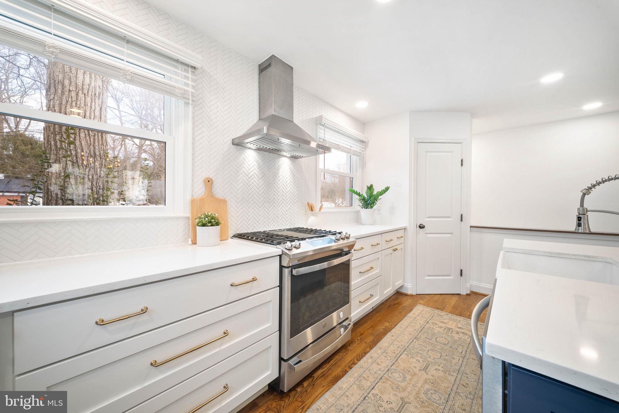 ROCK CREEK PALISADES - Residential