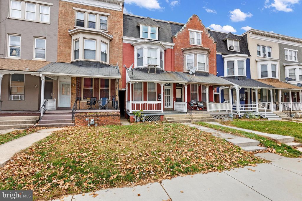 Photo of 819 Linden Avenue, YORK, PA 17404 (MLS # PAYK2094458)
