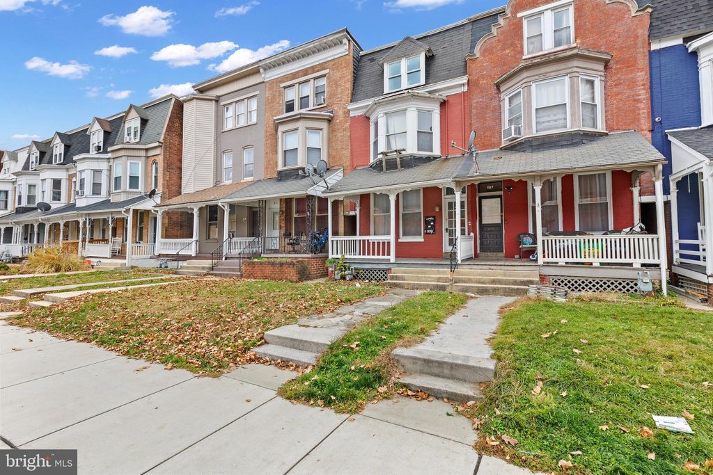 Photo of 819 Linden Avenue, YORK, PA 17404 (MLS # PAYK2094458)
