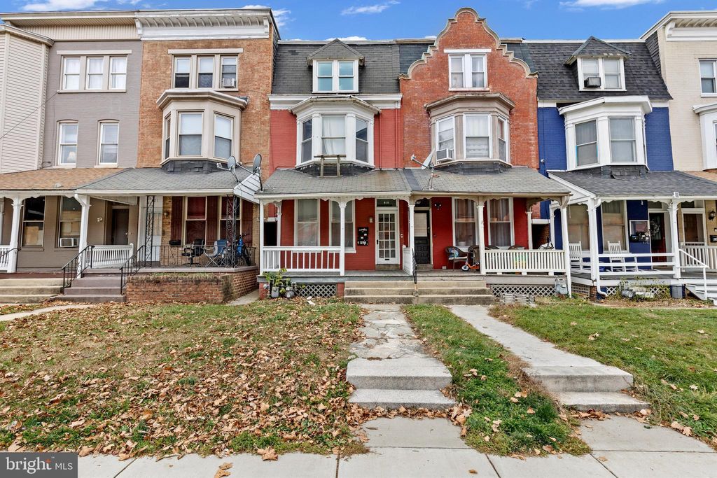 Photo of 819 Linden Avenue, YORK, PA 17404 (MLS # PAYK2094458)