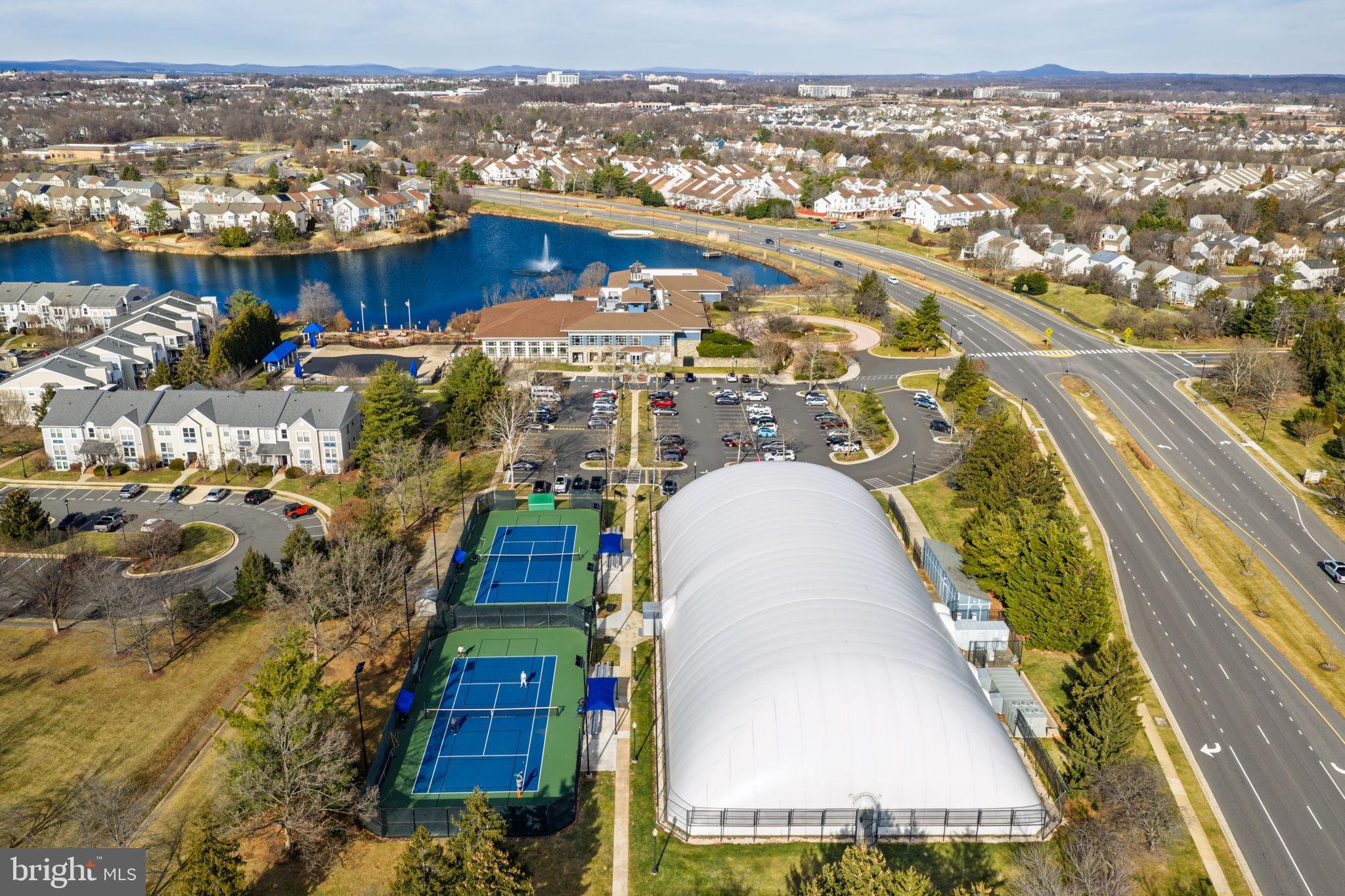 ASHBURN VILLAGE - Residential