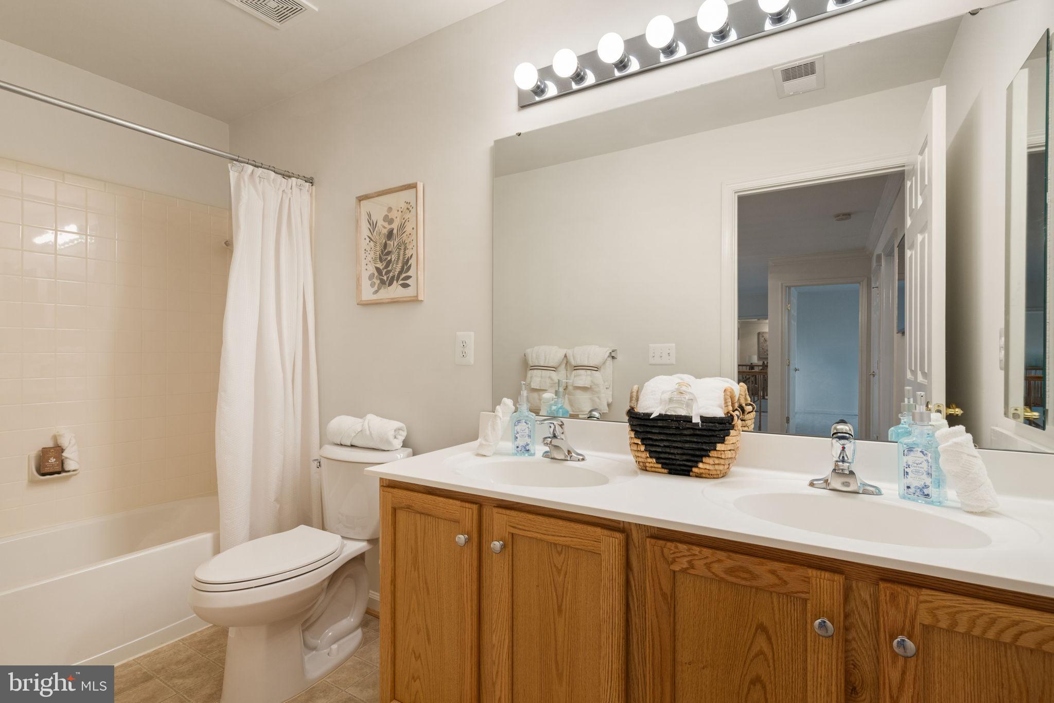 ASHBURN VILLAGE - Residential