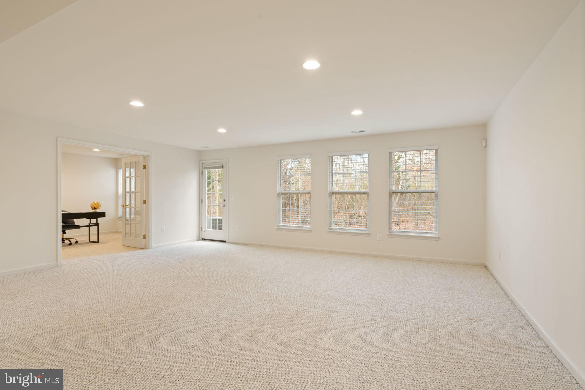 ASHBURN VILLAGE - Residential