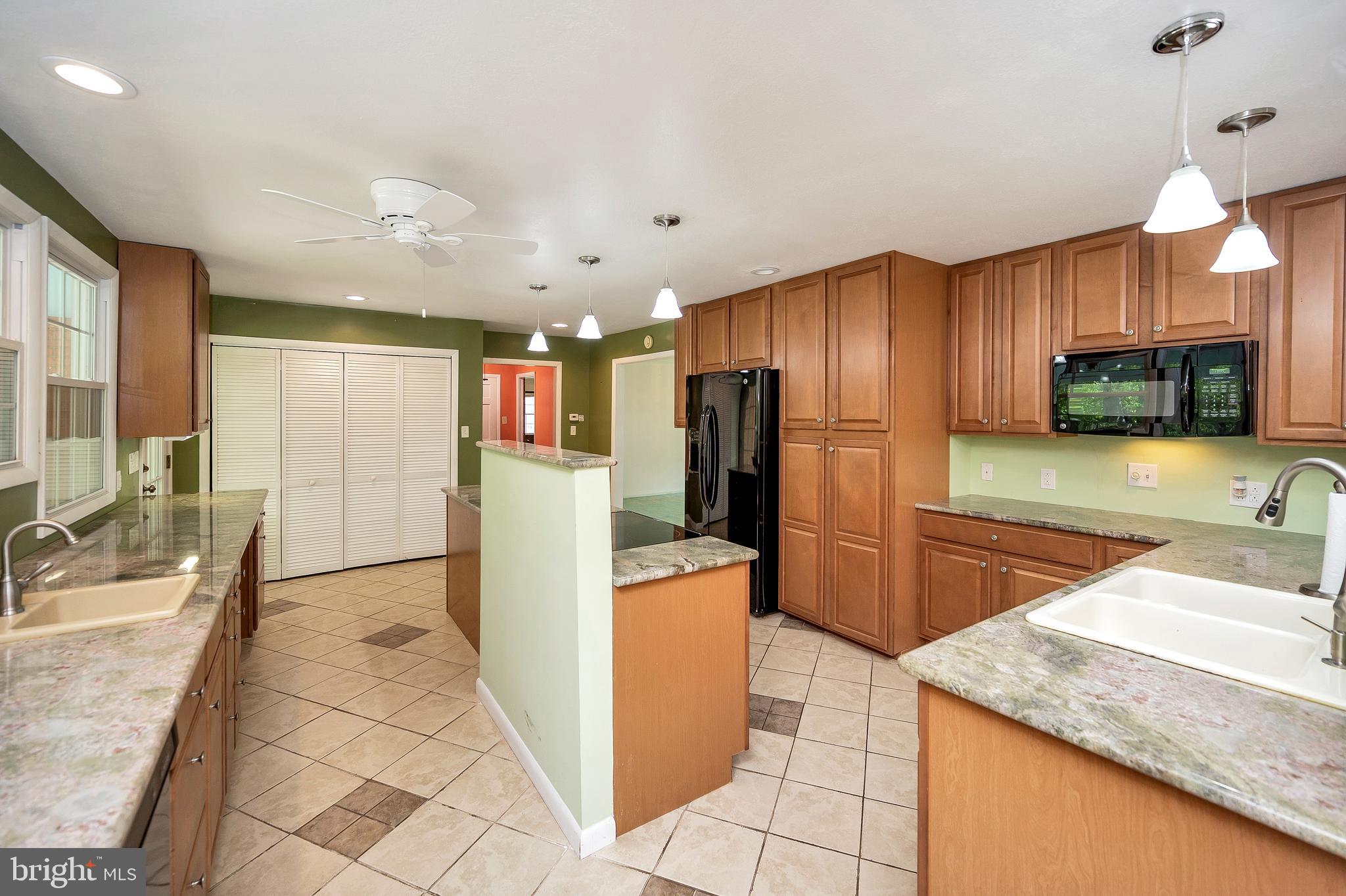 COUNTRY CLUB OVERLOOK - Residential