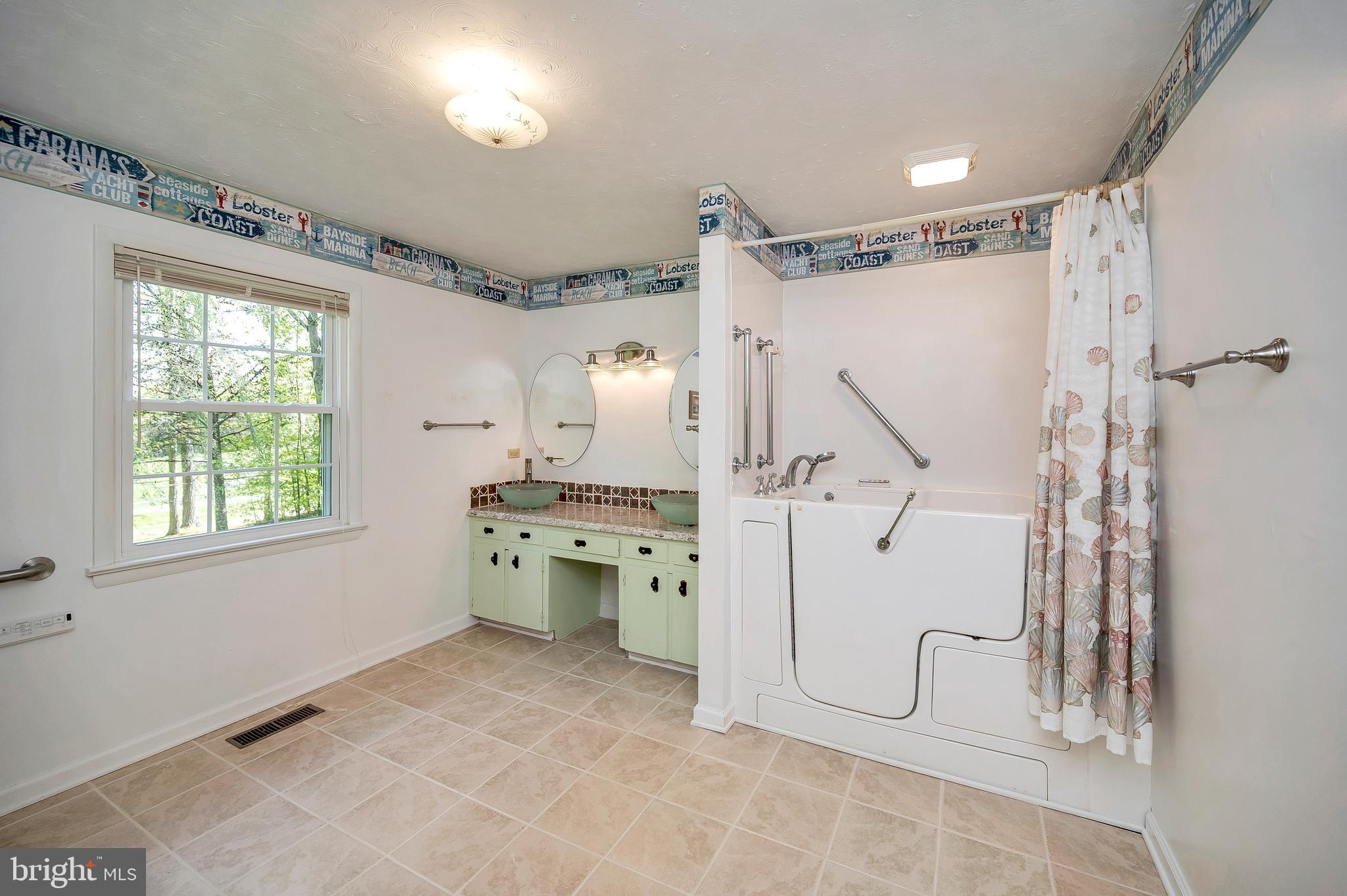 COUNTRY CLUB OVERLOOK - Residential