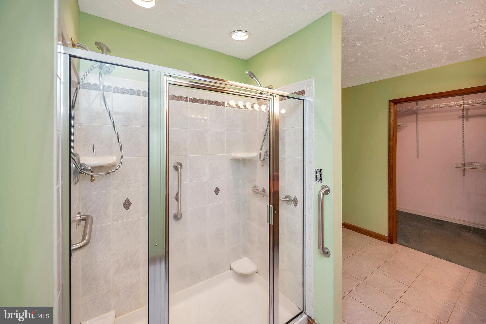 COUNTRY CLUB OVERLOOK - Residential