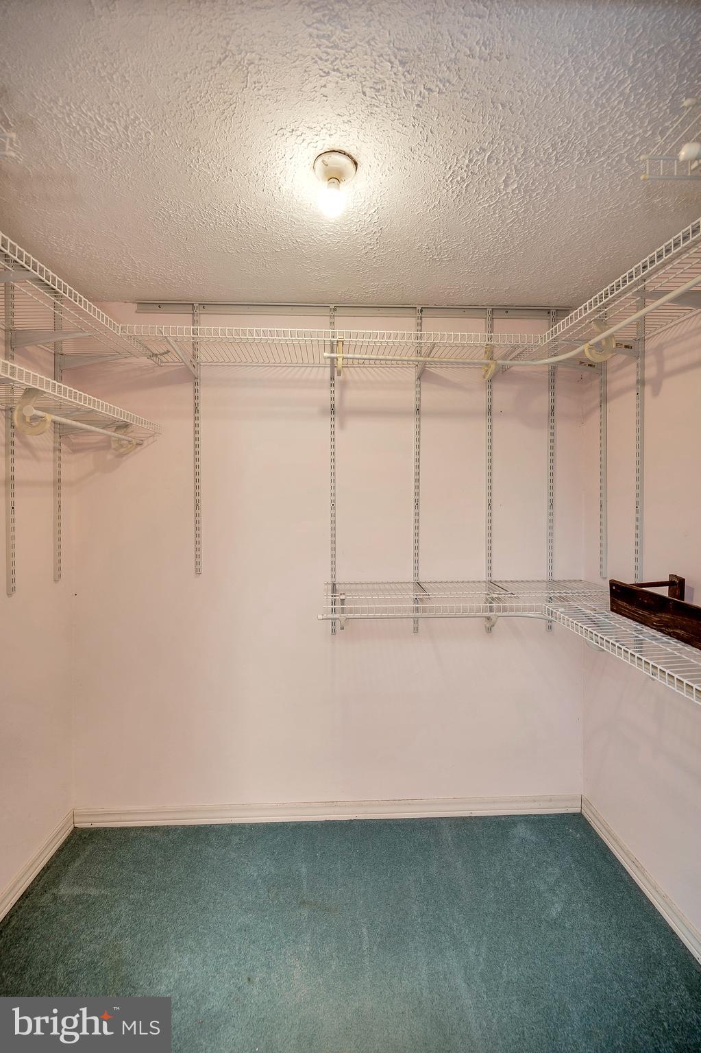 COUNTRY CLUB OVERLOOK - Residential